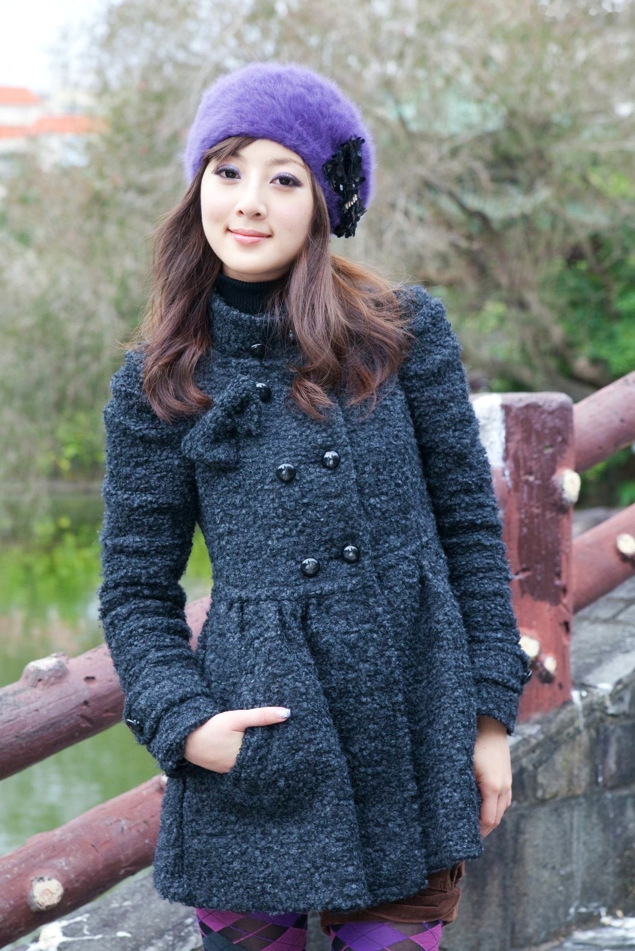 台湾正妹Mikako果子MM双溪公园户外私房写真,清新甜美针织衫穿搭,治愈系气质女神公园街拍生活照