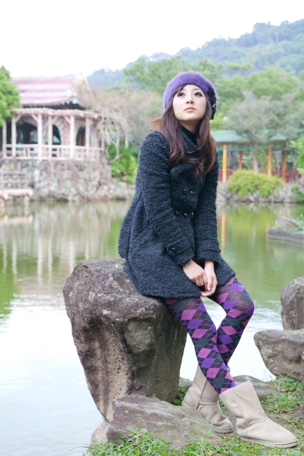 台湾正妹Mikako果子MM双溪公园户外私房写真,清新甜美针织衫穿搭,治愈系气质女神公园街拍生活照