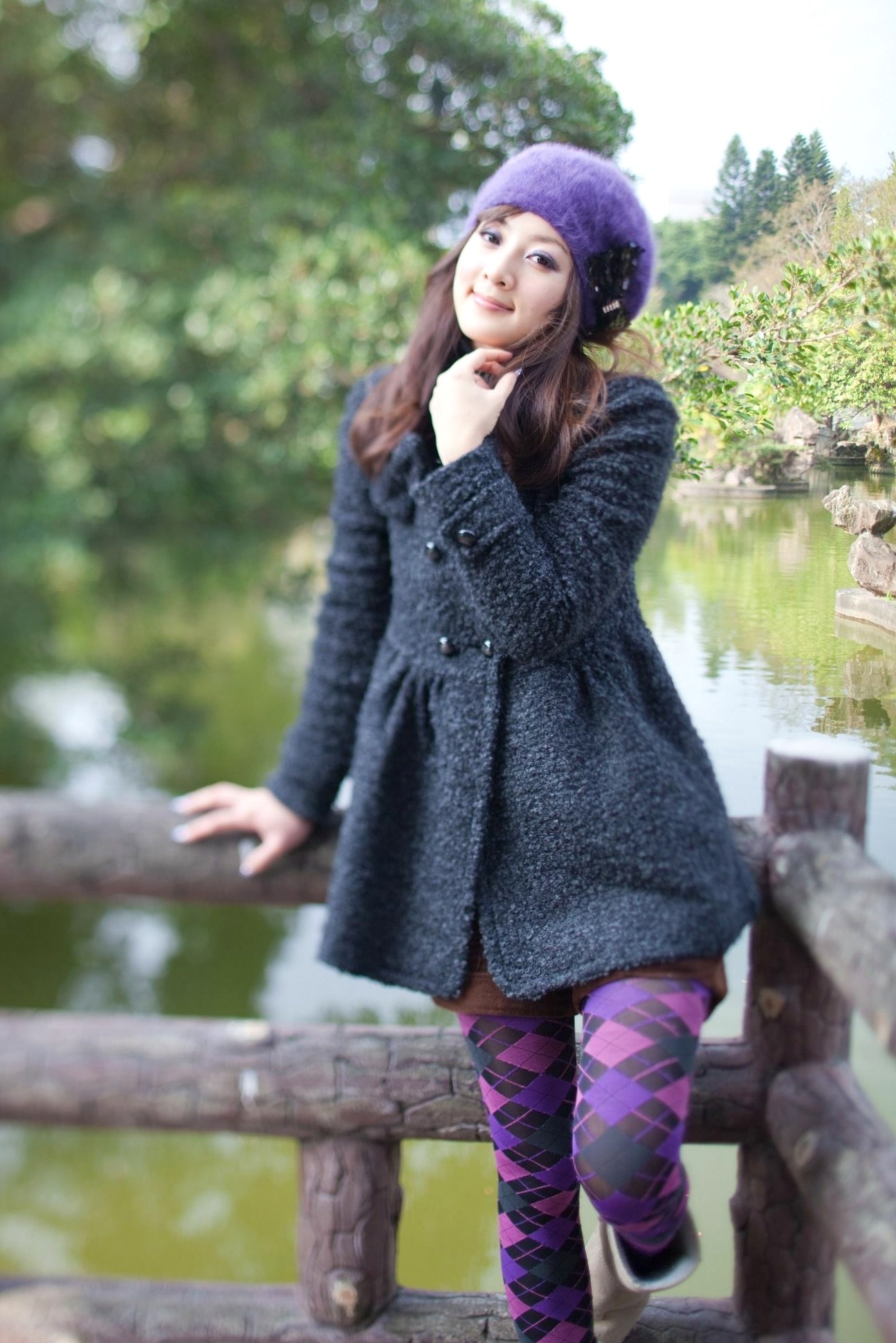 台湾正妹Mikako果子MM双溪公园户外私房写真,清新甜美针织衫穿搭,治愈系气质女神公园街拍生活照