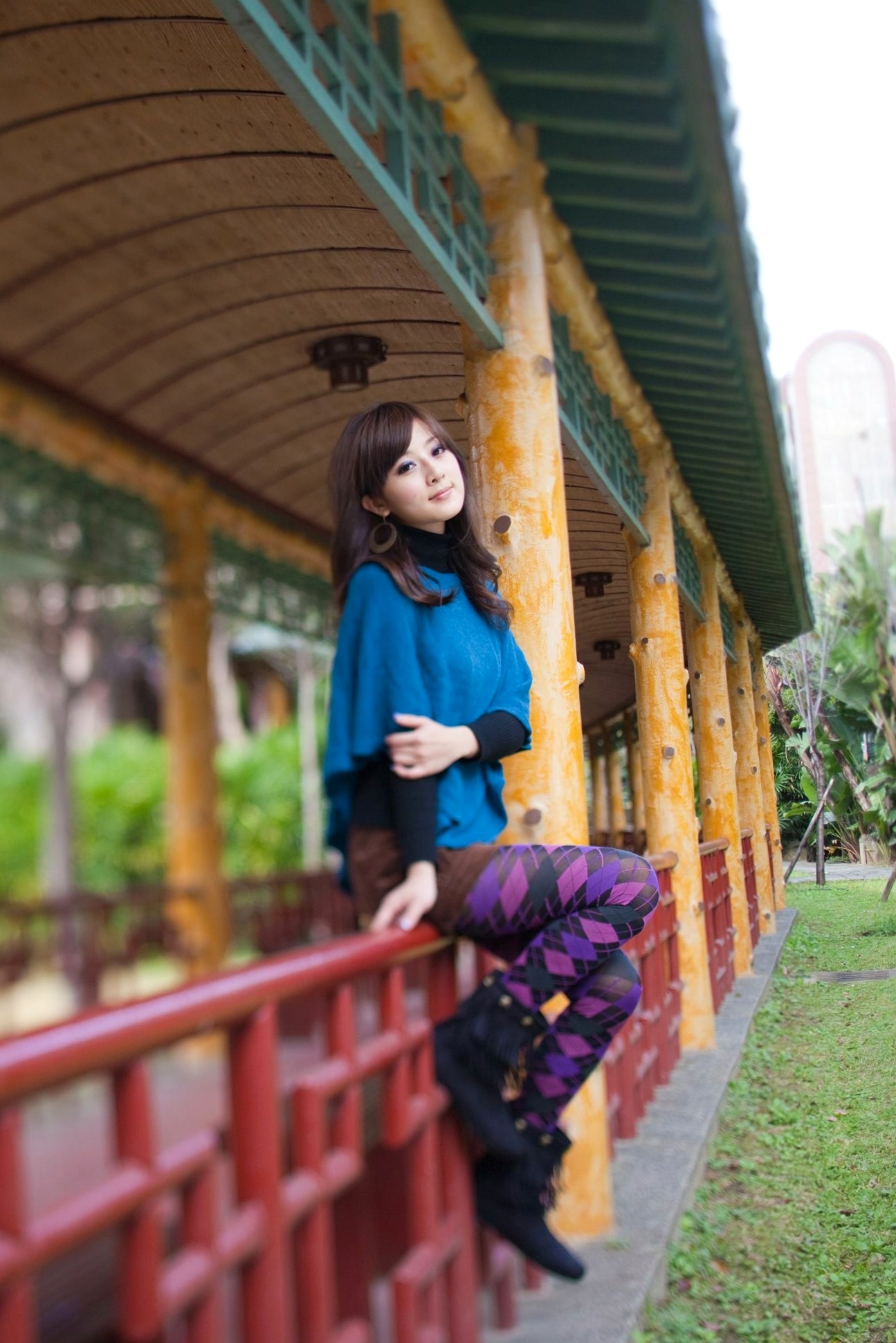 台湾正妹Mikako果子MM双溪公园户外私房写真,清新甜美针织衫穿搭,治愈系气质女神公园街拍生活照
