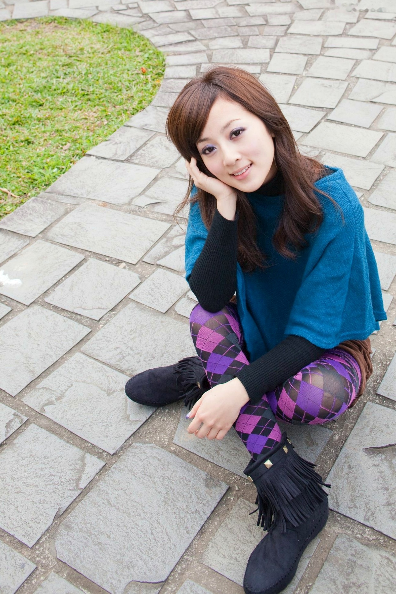 台湾正妹Mikako果子MM双溪公园户外私房写真,清新甜美针织衫穿搭,治愈系气质女神公园街拍生活照