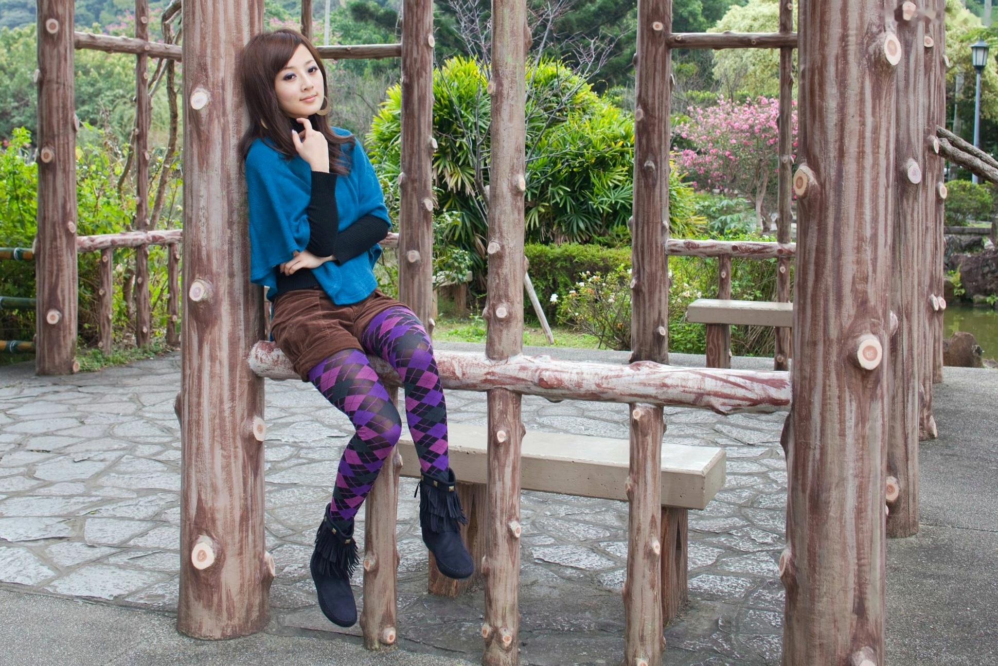 台湾正妹Mikako果子MM双溪公园户外私房写真,清新甜美针织衫穿搭,治愈系气质女神公园街拍生活照