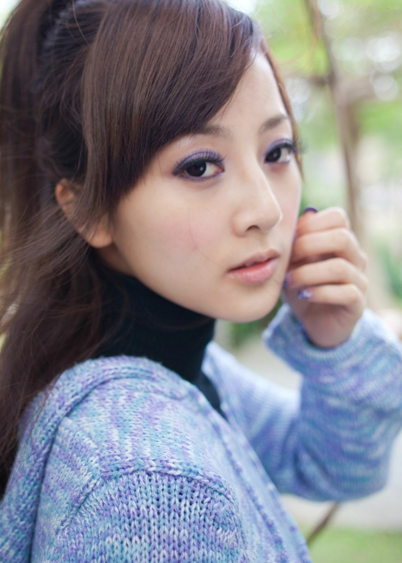 台湾正妹Mikako果子MM双溪公园户外私房写真,清新甜美针织衫穿搭,治愈系气质女神公园街拍生活照