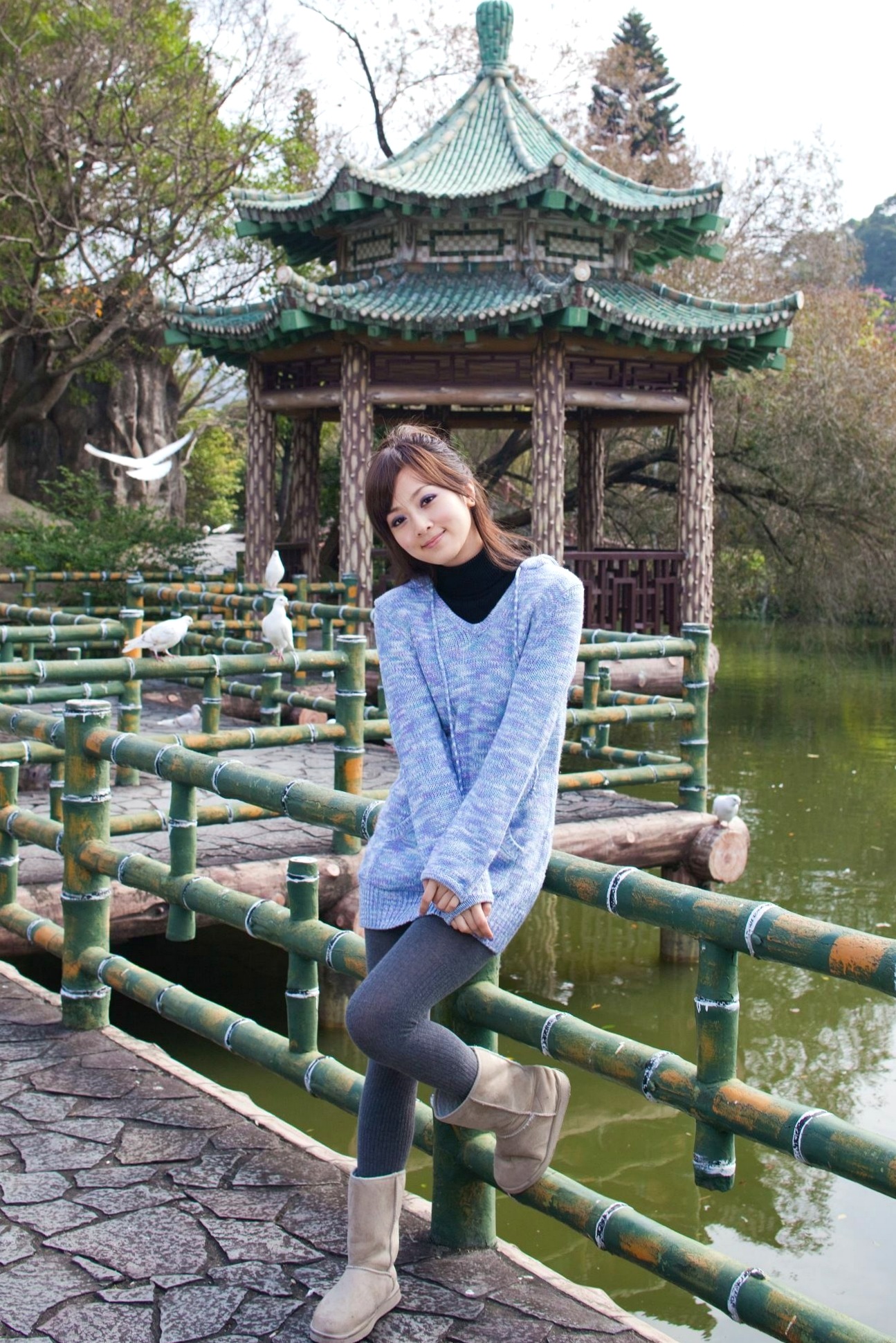 台湾正妹Mikako果子MM双溪公园户外私房写真,清新甜美针织衫穿搭,治愈系气质女神公园街拍生活照