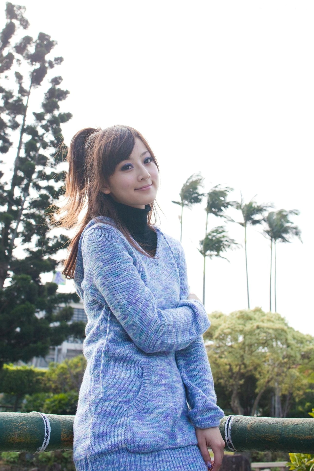 台湾正妹Mikako果子MM双溪公园户外私房写真,清新甜美针织衫穿搭,治愈系气质女神公园街拍生活照