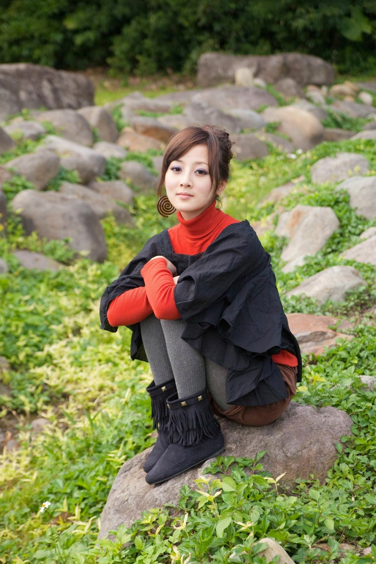台湾正妹Mikako果子MM双溪公园户外私房写真,清新甜美针织衫穿搭,治愈系气质女神公园街拍生活照