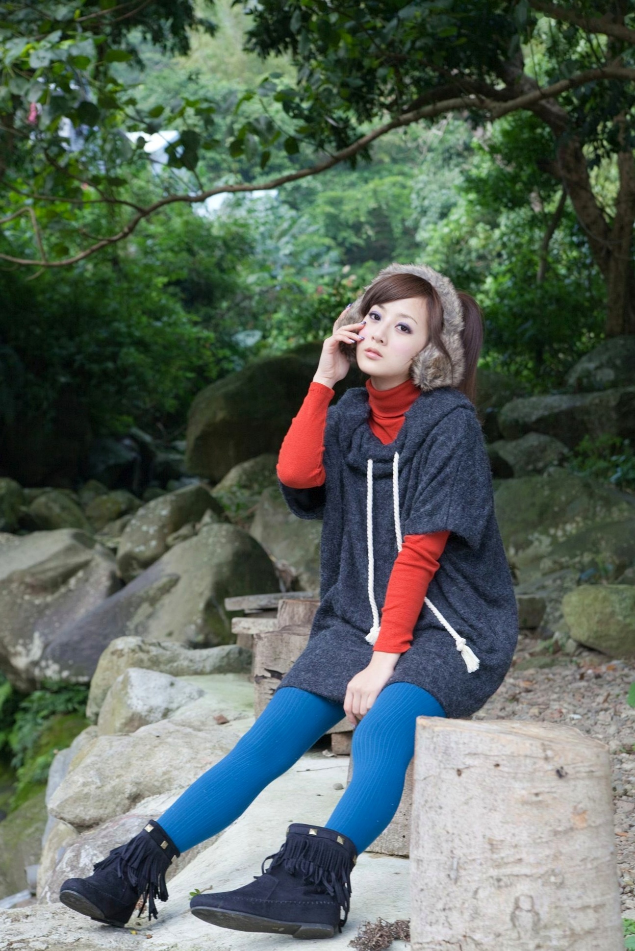 台湾正妹Mikako果子MM双溪公园户外私房写真,清新甜美针织衫穿搭,治愈系气质女神公园街拍生活照