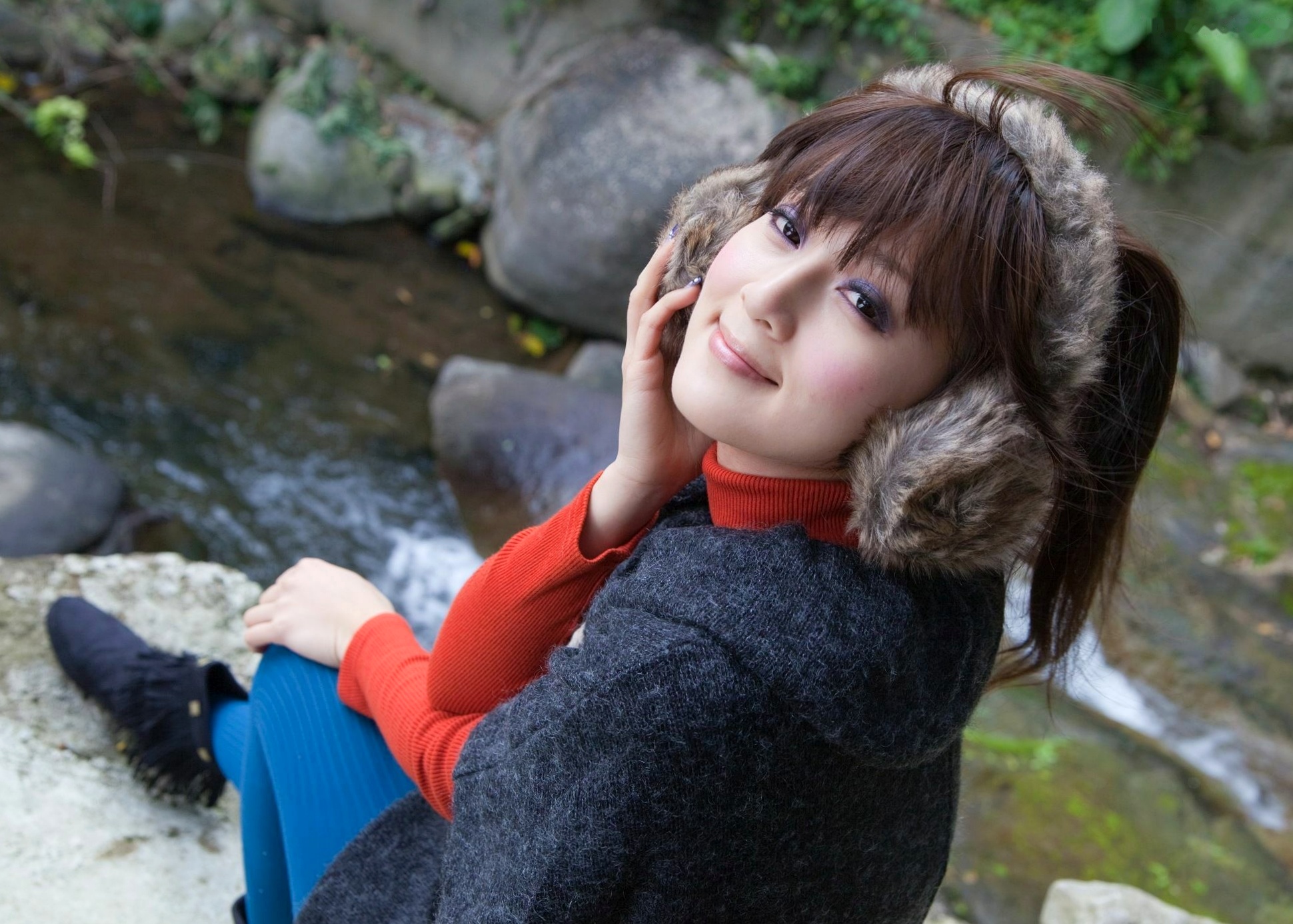 台湾正妹Mikako果子MM双溪公园户外私房写真,清新甜美针织衫穿搭,治愈系气质女神公园街拍生活照