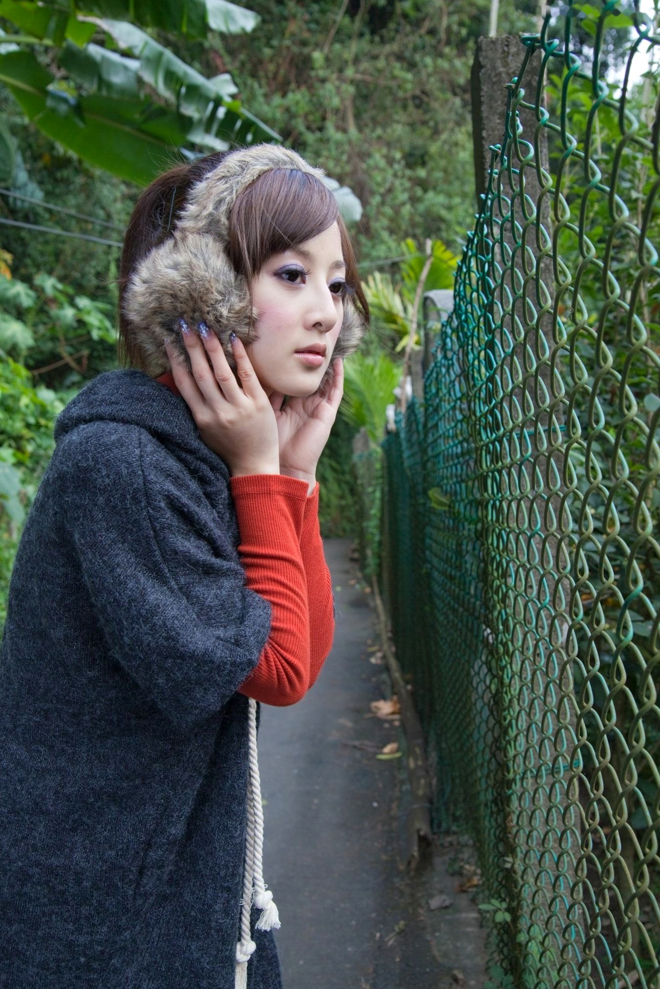 台湾正妹Mikako果子MM双溪公园户外私房写真,清新甜美针织衫穿搭,治愈系气质女神公园街拍生活照
