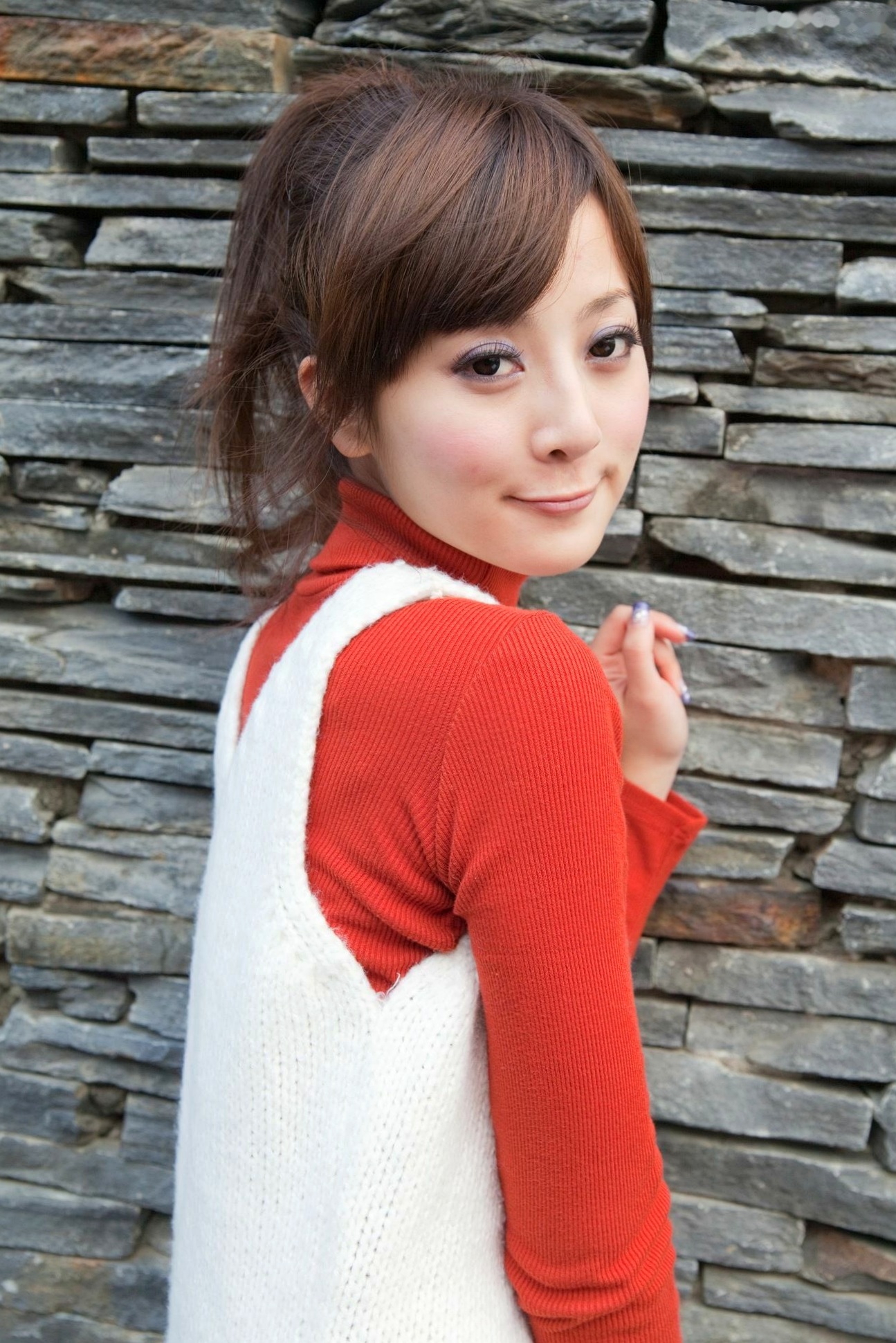 台湾正妹Mikako果子MM双溪公园户外私房写真,清新甜美针织衫穿搭,治愈系气质女神公园街拍生活照