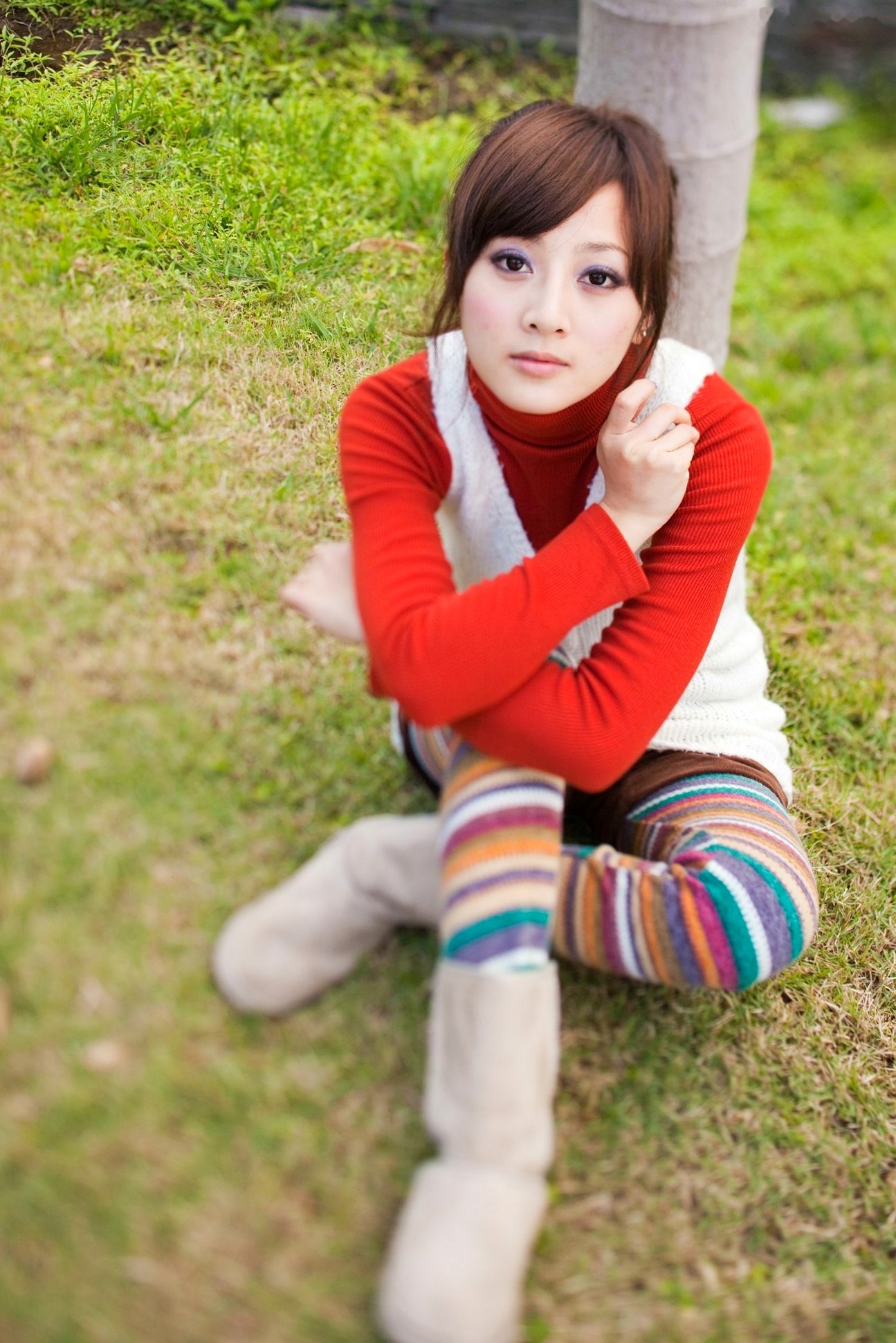 台湾正妹Mikako果子MM双溪公园户外私房写真,清新甜美针织衫穿搭,治愈系气质女神公园街拍生活照