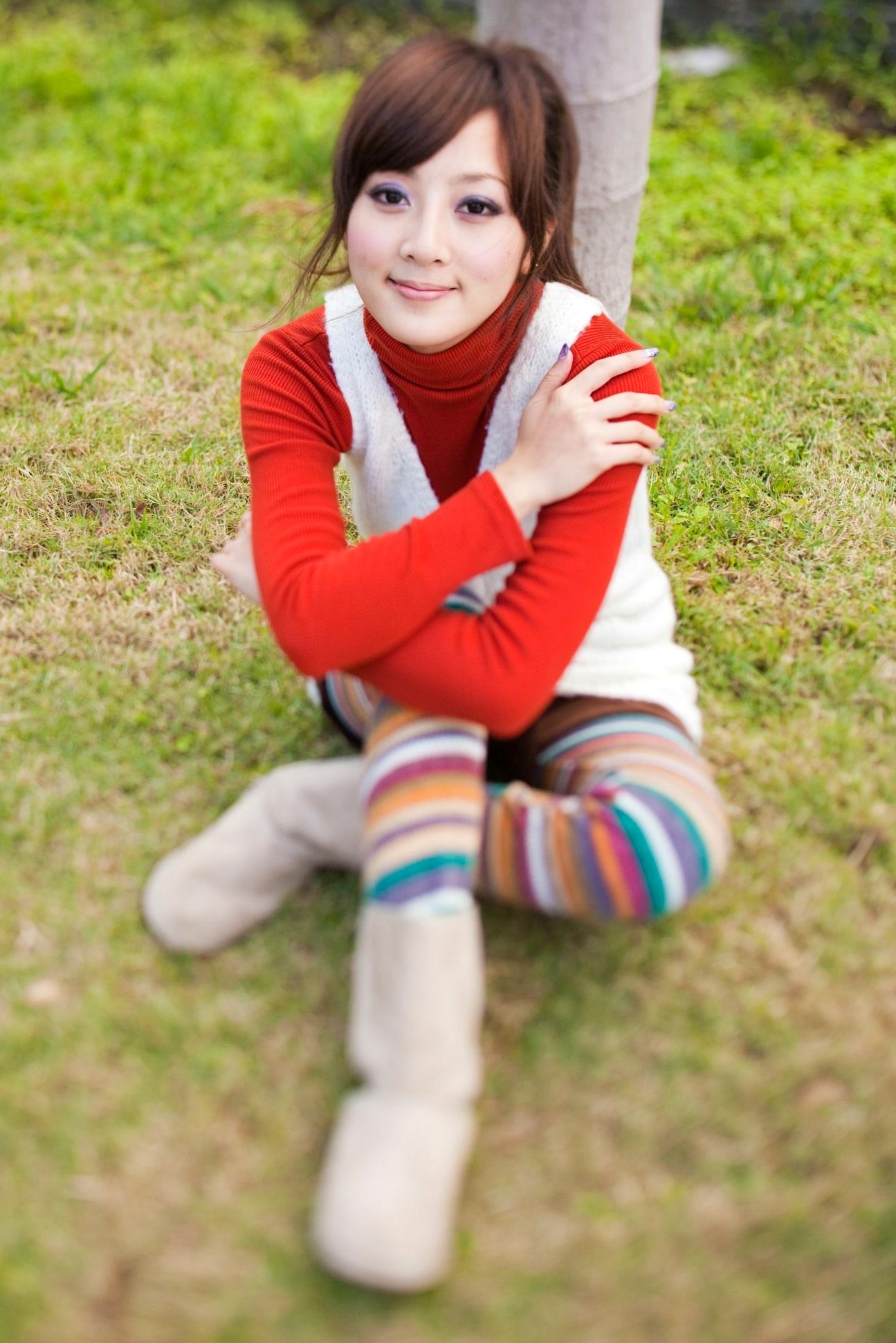 台湾正妹Mikako果子MM双溪公园户外私房写真,清新甜美针织衫穿搭,治愈系气质女神公园街拍生活照