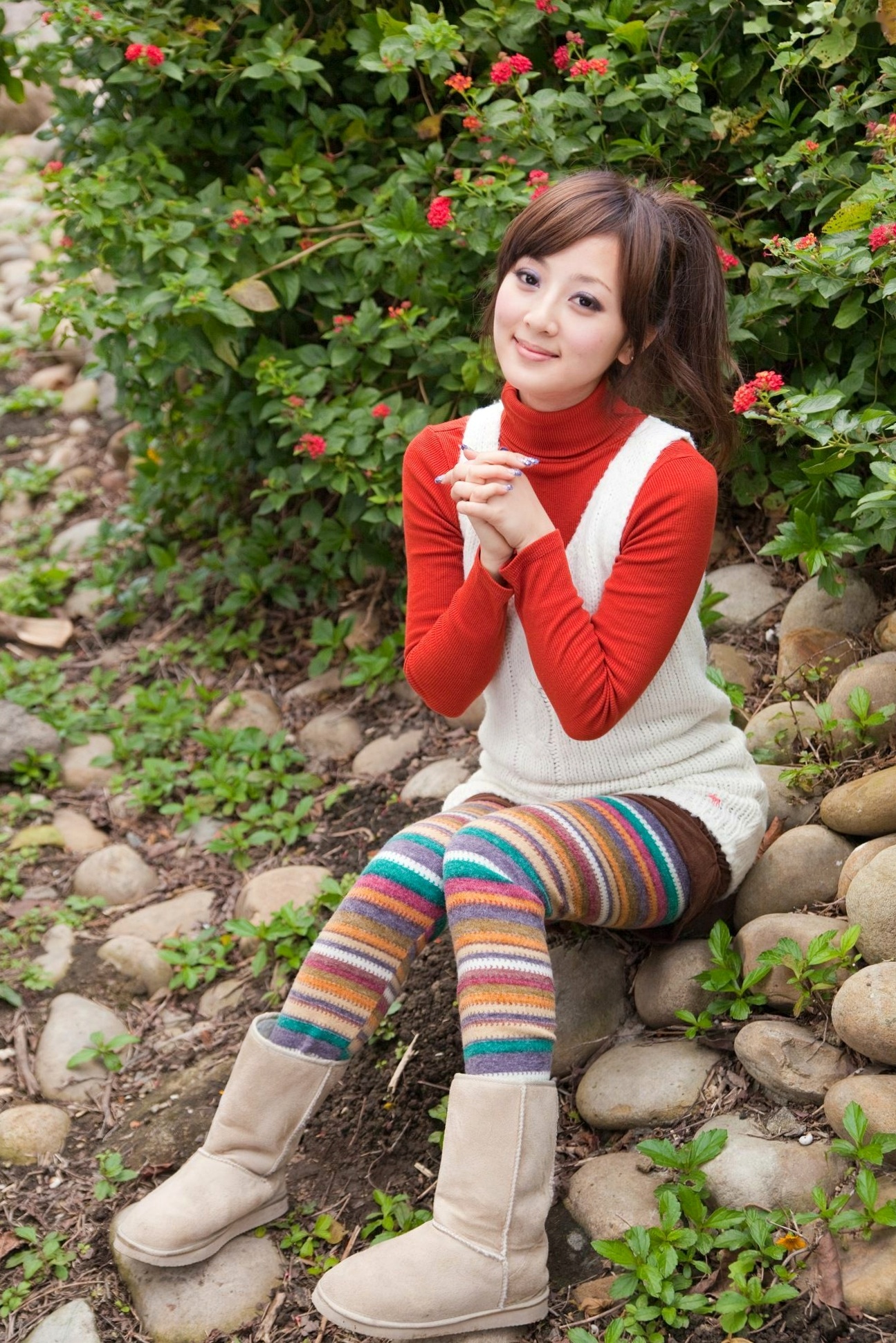 台湾正妹Mikako果子MM双溪公园户外私房写真,清新甜美针织衫穿搭,治愈系气质女神公园街拍生活照
