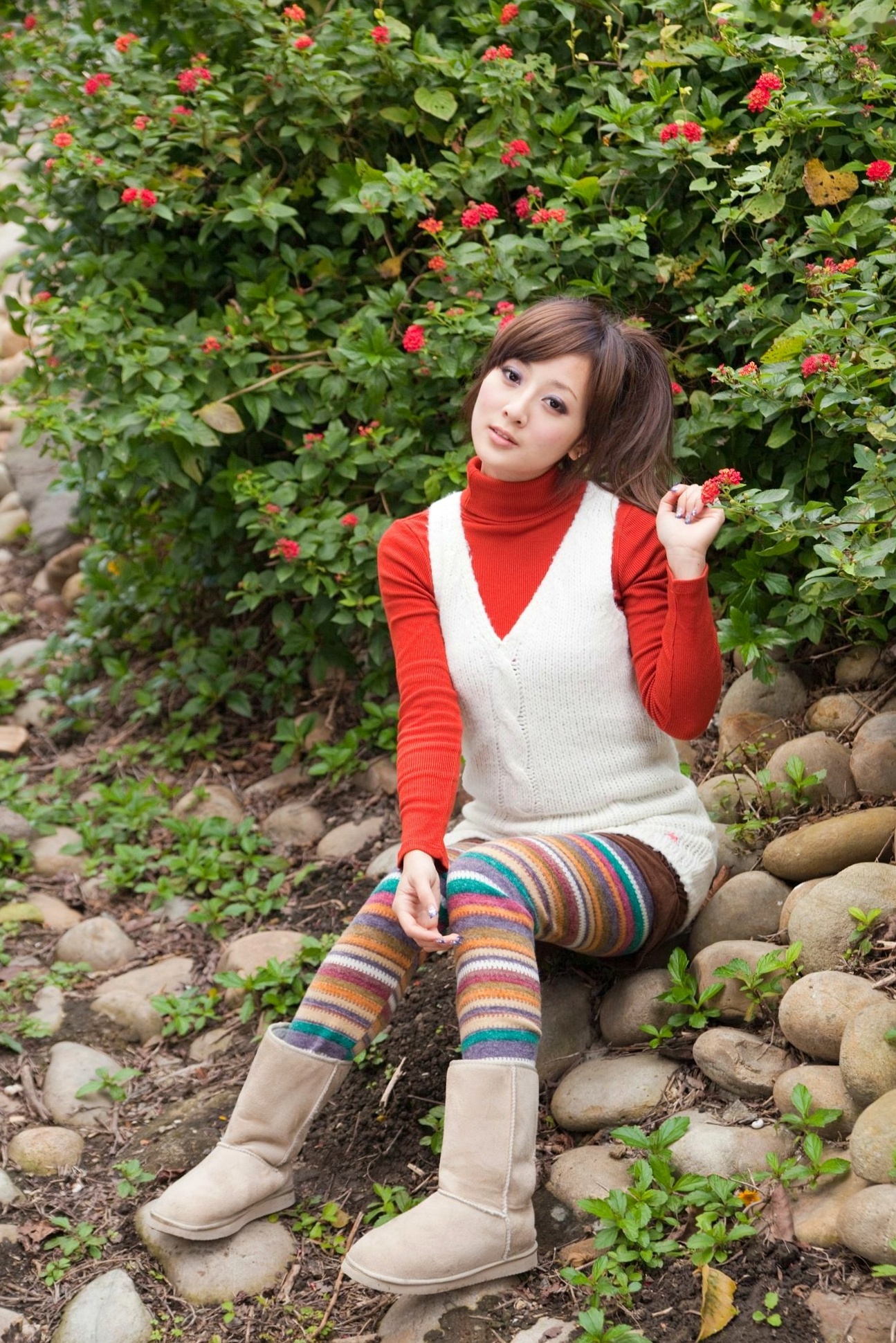 台湾正妹Mikako果子MM双溪公园户外私房写真,清新甜美针织衫穿搭,治愈系气质女神公园街拍生活照