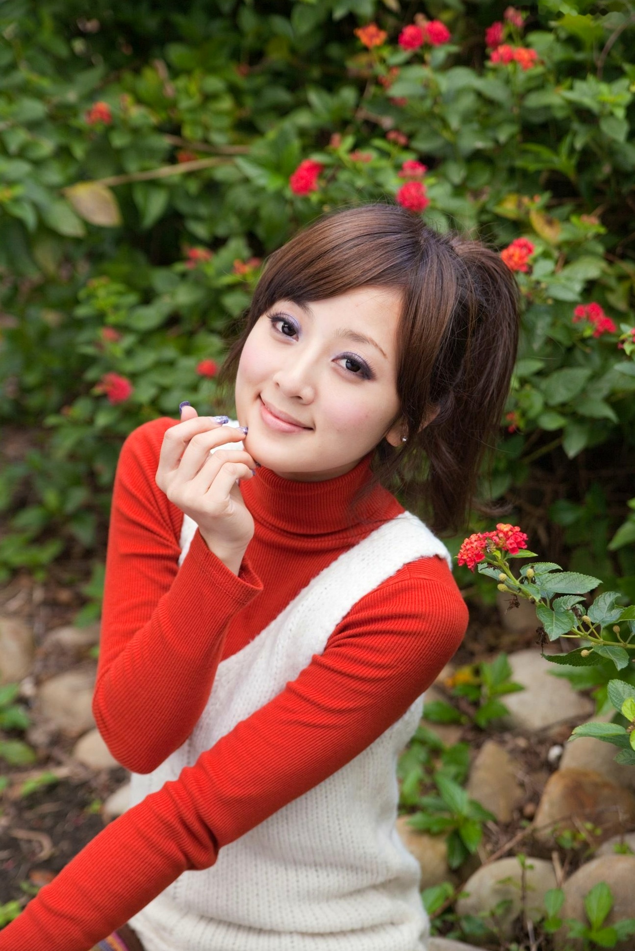 台湾正妹Mikako果子MM双溪公园户外私房写真,清新甜美针织衫穿搭,治愈系气质女神公园街拍生活照