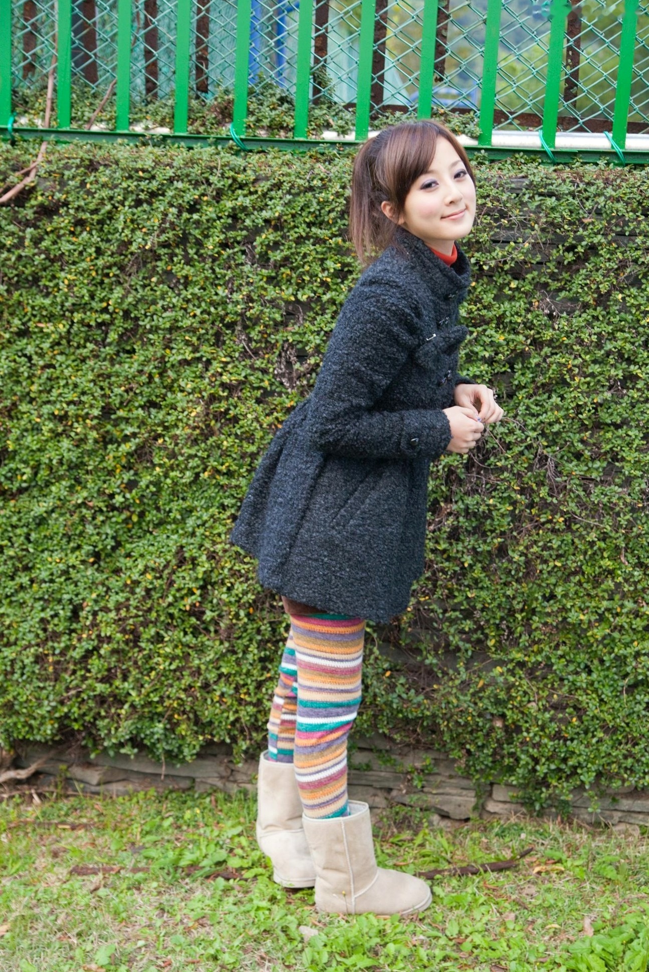 台湾正妹Mikako果子MM双溪公园户外私房写真,清新甜美针织衫穿搭,治愈系气质女神公园街拍生活照