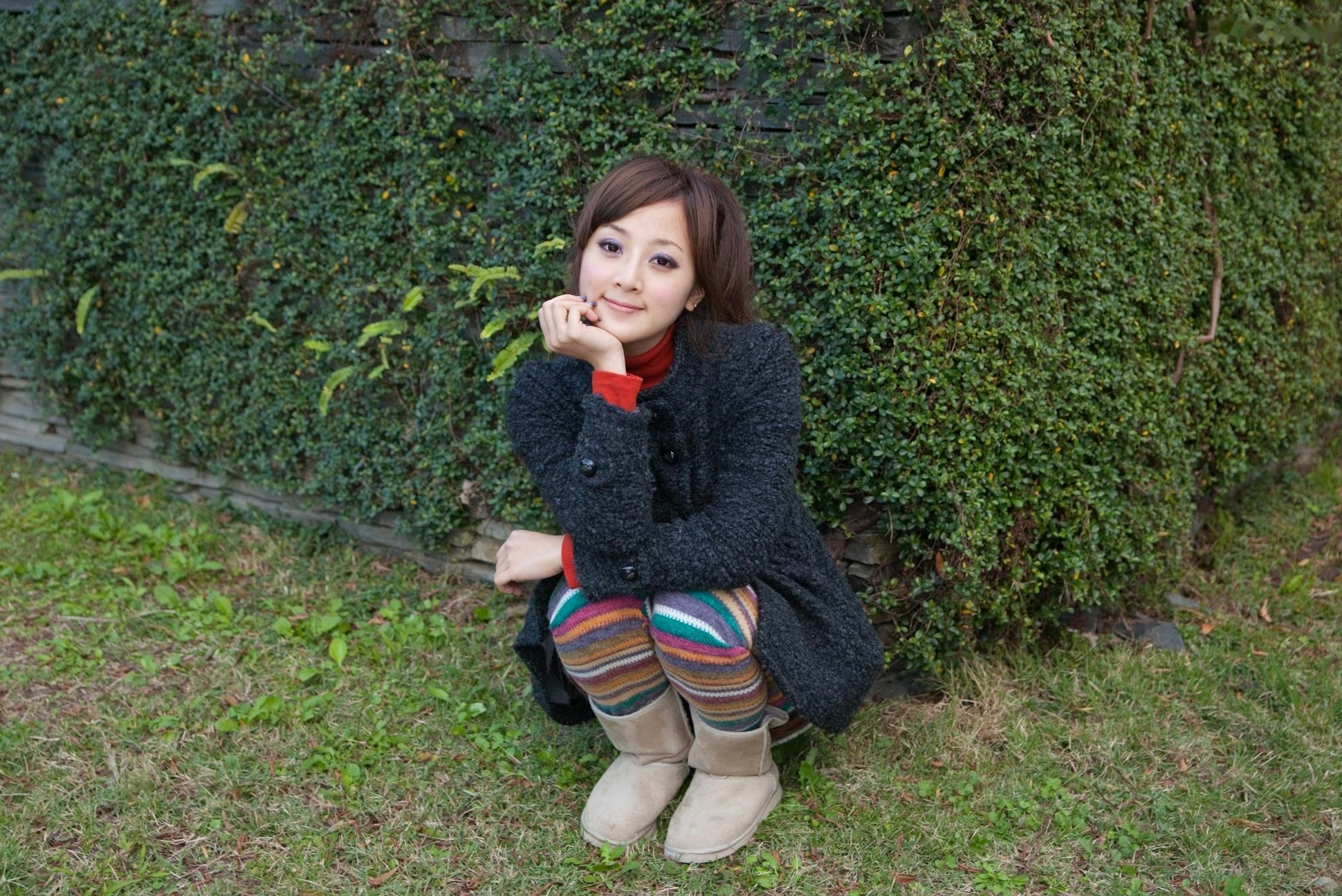 台湾正妹Mikako果子MM双溪公园户外私房写真,清新甜美针织衫穿搭,治愈系气质女神公园街拍生活照