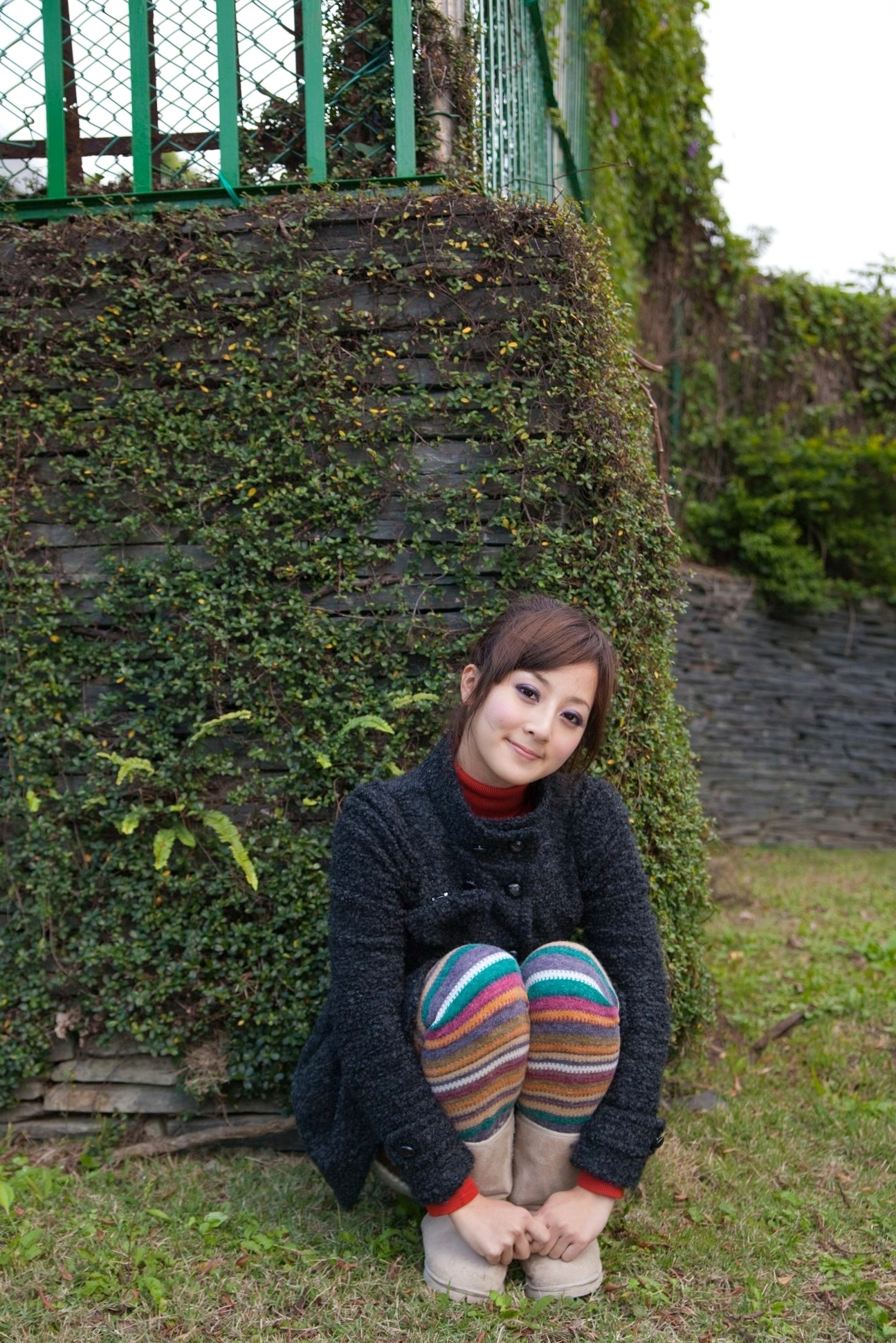 台湾正妹Mikako果子MM双溪公园户外私房写真,清新甜美针织衫穿搭,治愈系气质女神公园街拍生活照