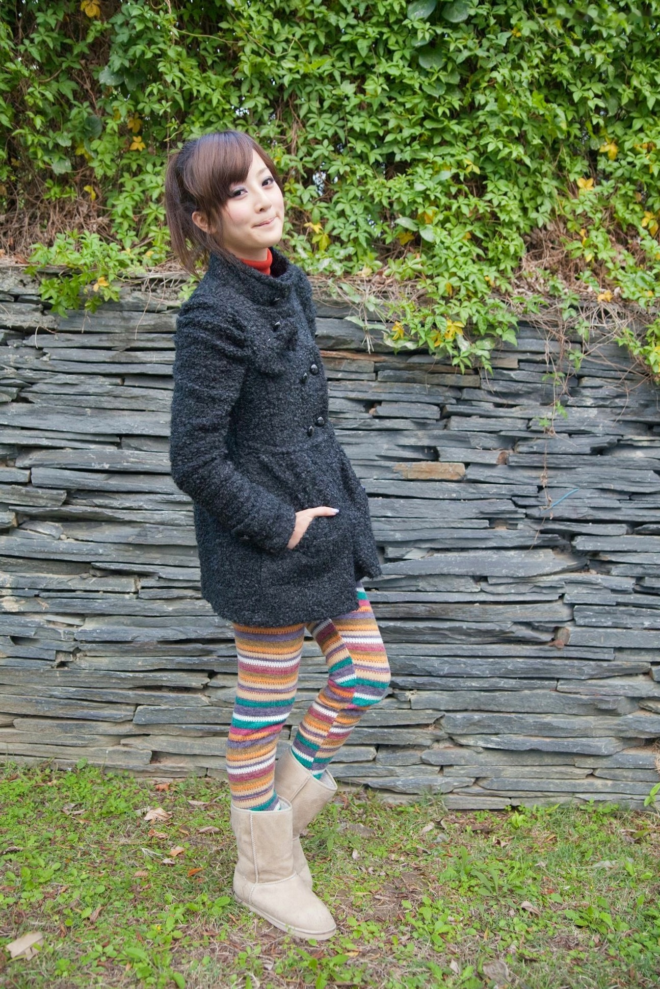 台湾正妹Mikako果子MM双溪公园户外私房写真,清新甜美针织衫穿搭,治愈系气质女神公园街拍生活照