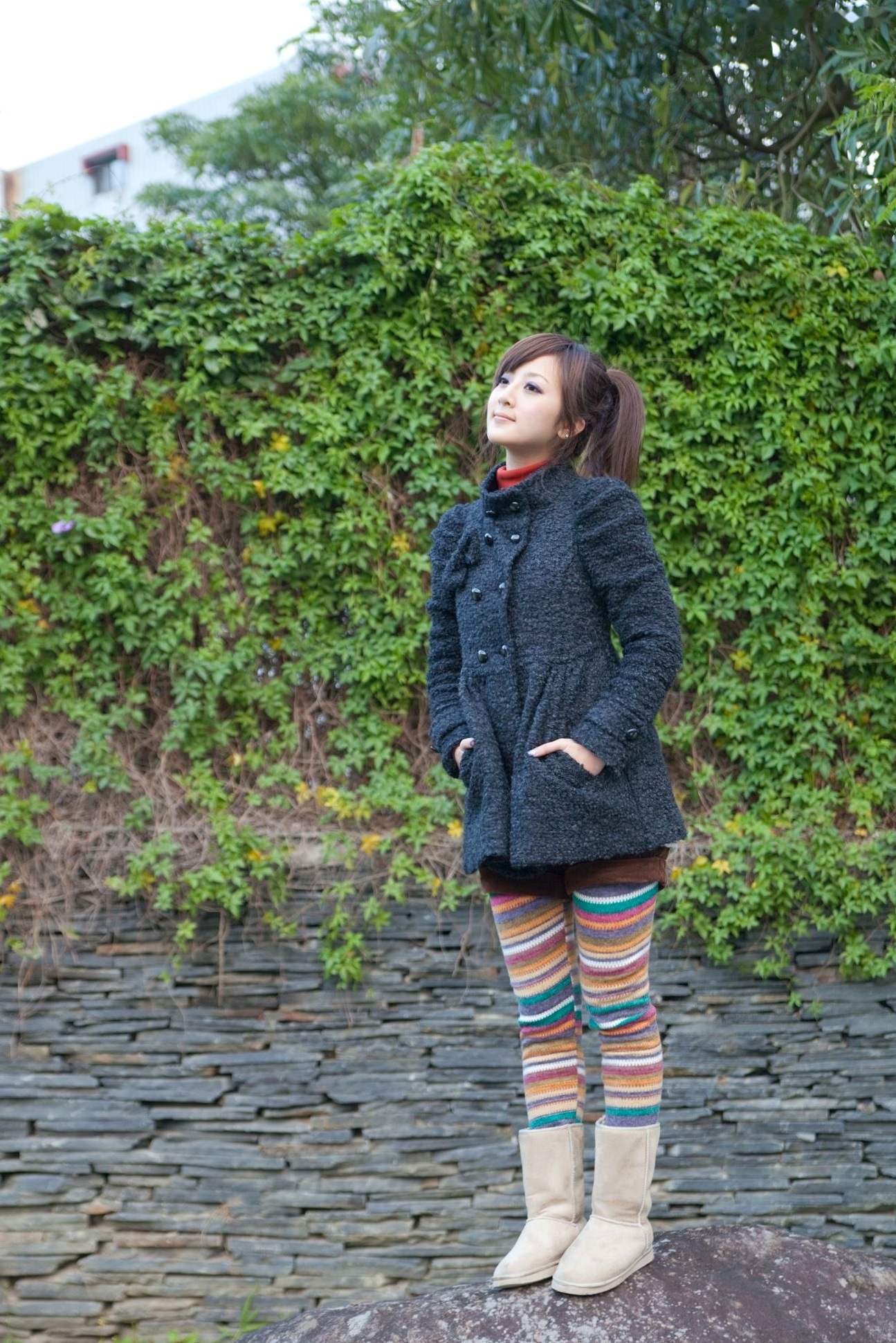台湾正妹Mikako果子MM双溪公园户外私房写真,清新甜美针织衫穿搭,治愈系气质女神公园街拍生活照