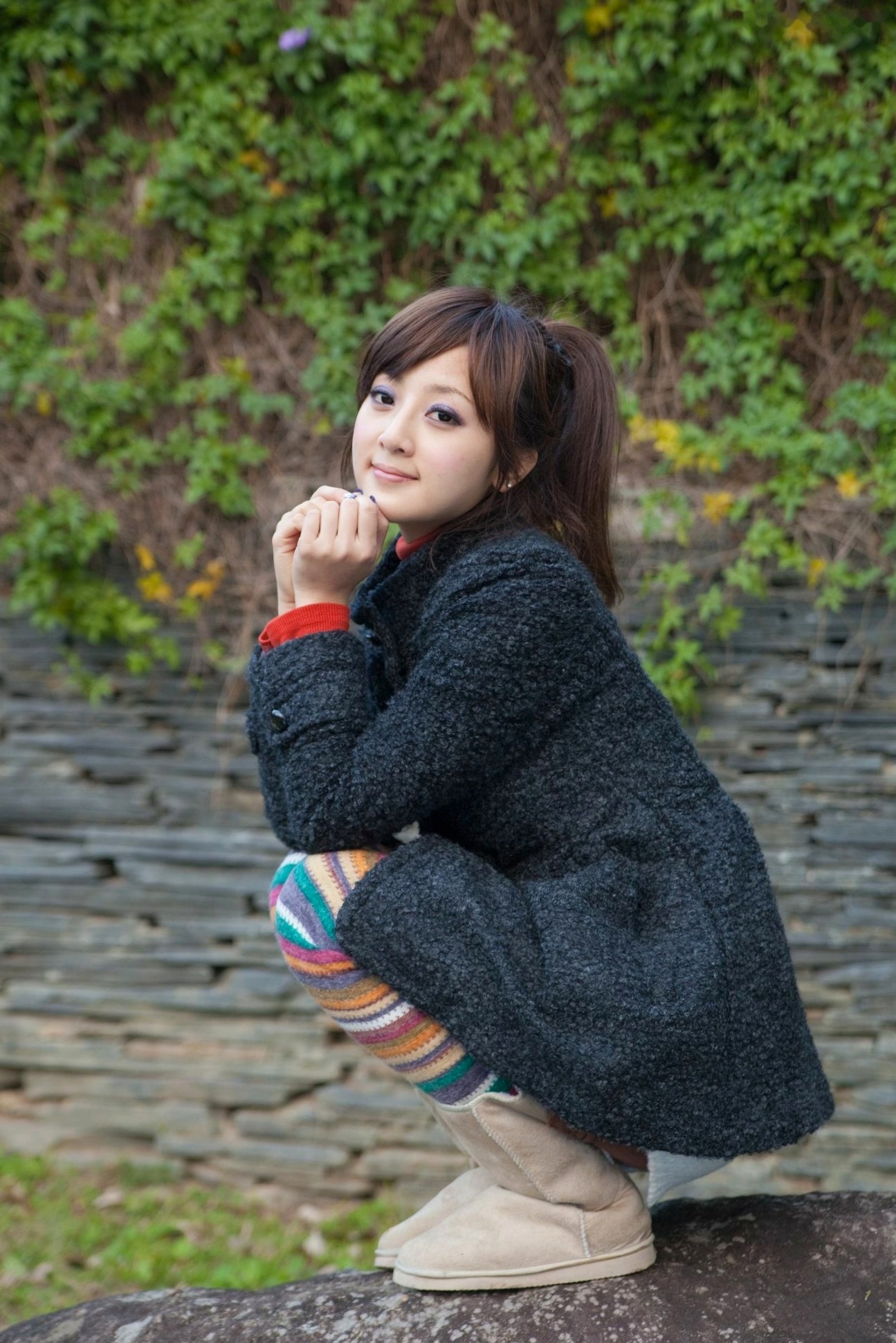 台湾正妹Mikako果子MM双溪公园户外私房写真,清新甜美针织衫穿搭,治愈系气质女神公园街拍生活照