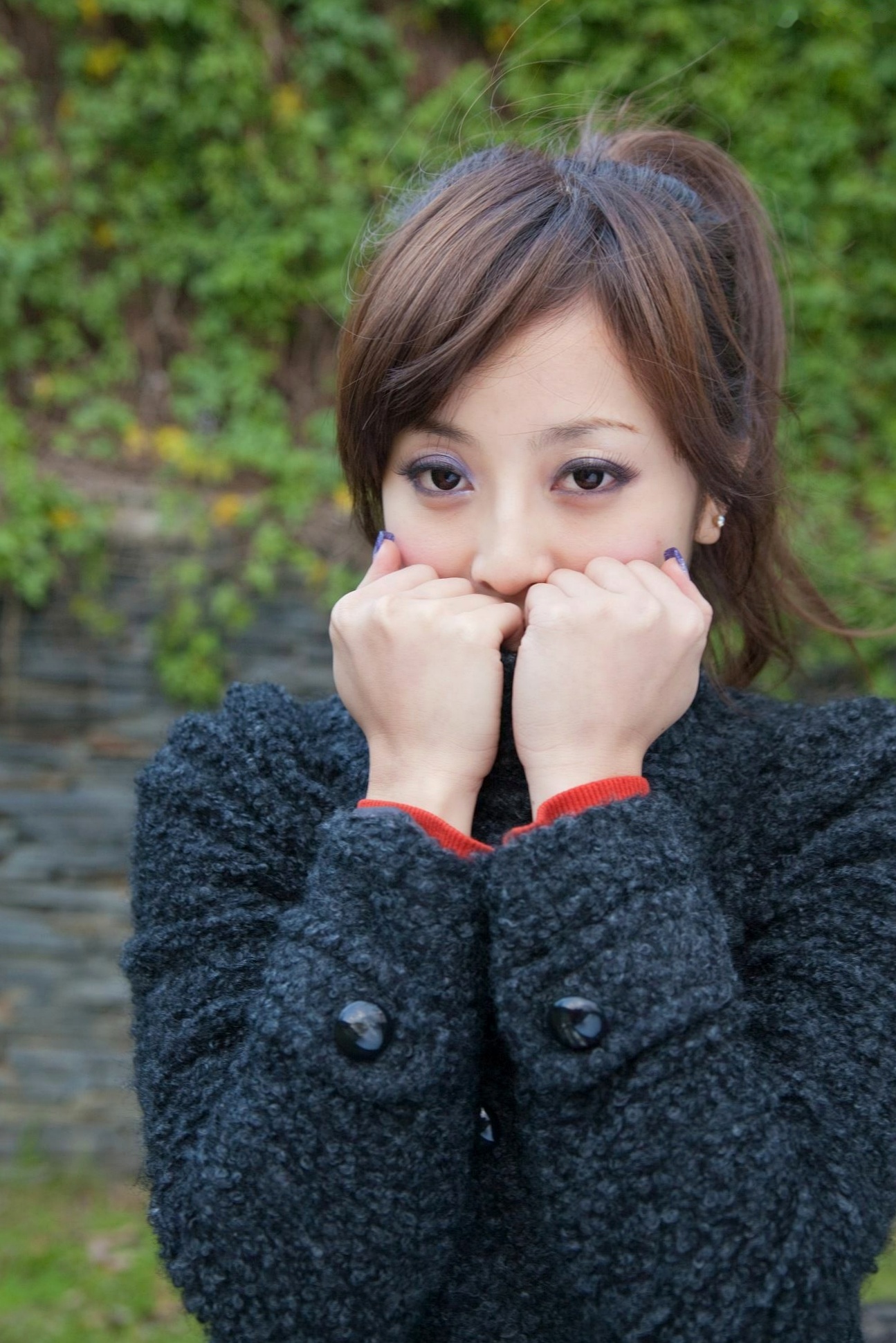 台湾正妹Mikako果子MM双溪公园户外私房写真,清新甜美针织衫穿搭,治愈系气质女神公园街拍生活照