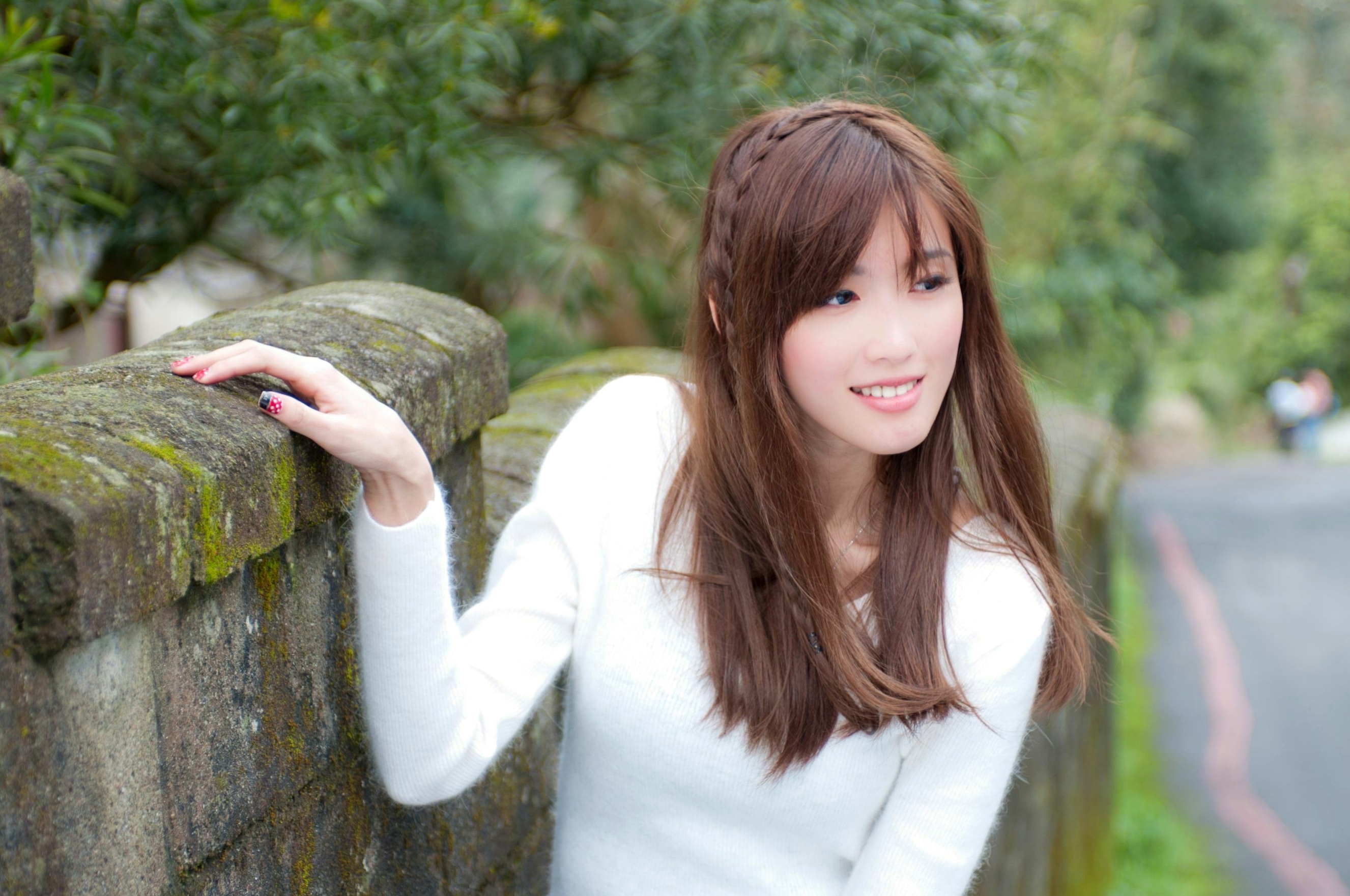 台湾正妹Kila晶晶/金允乔校园美拍:清新纯美针织衫户外写真系列图片