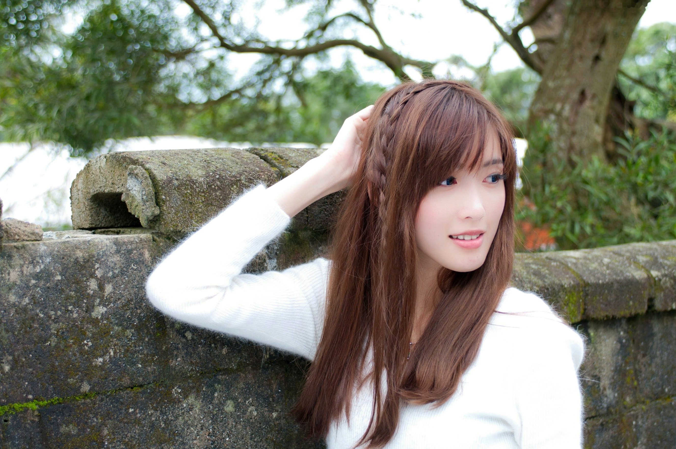 台湾正妹Kila晶晶/金允乔校园美拍:清新纯美针织衫户外写真系列图片