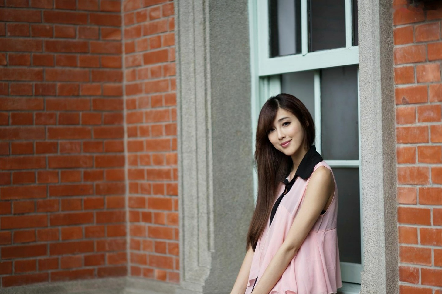 台湾正妹Kila晶晶/金允乔校园美拍:清新纯美针织衫户外写真系列图片