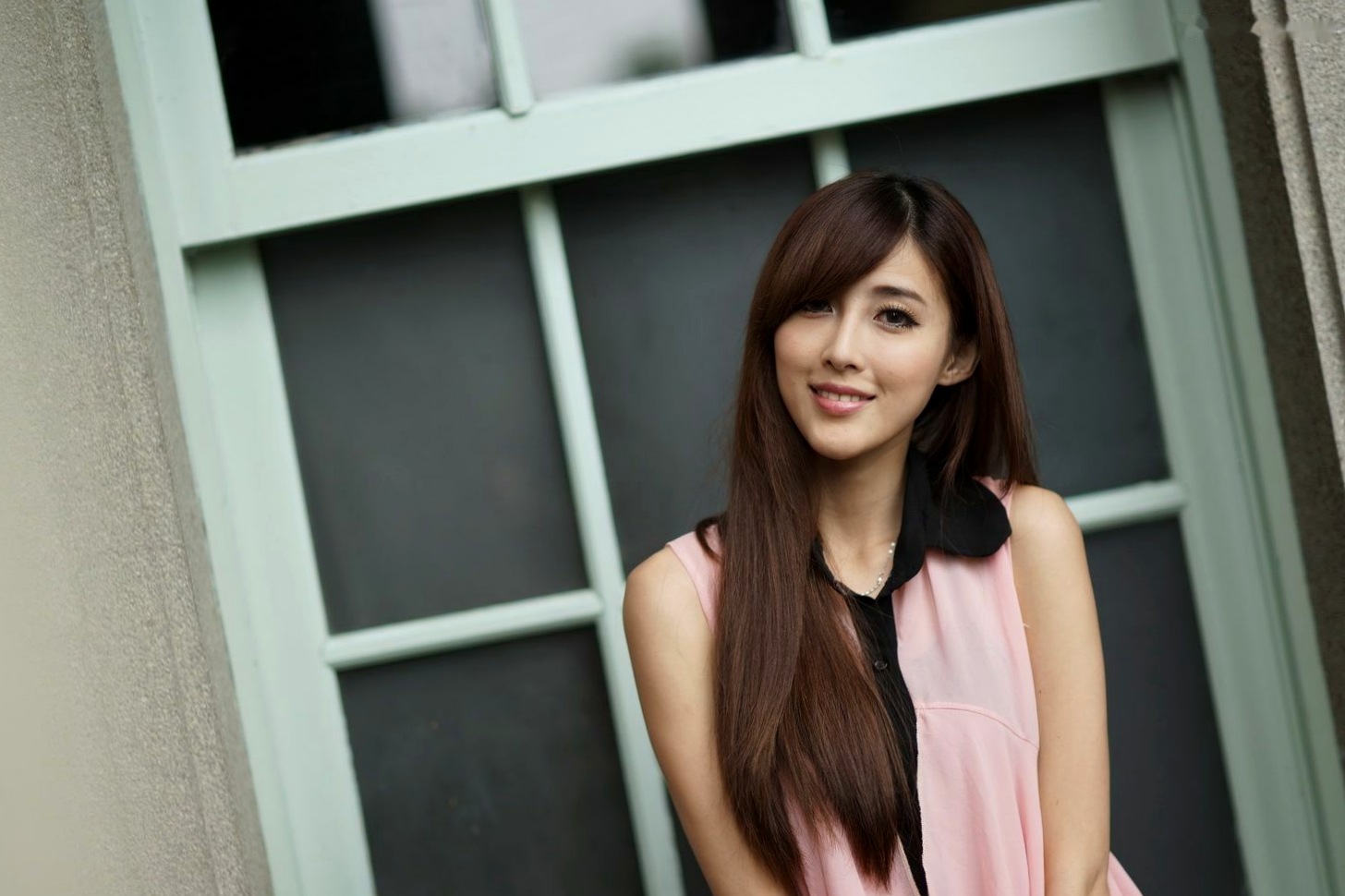台湾正妹Kila晶晶/金允乔校园美拍:清新纯美针织衫户外写真系列图片