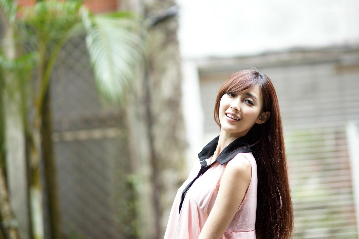 台湾正妹Kila晶晶/金允乔校园美拍:清新纯美针织衫户外写真系列图片