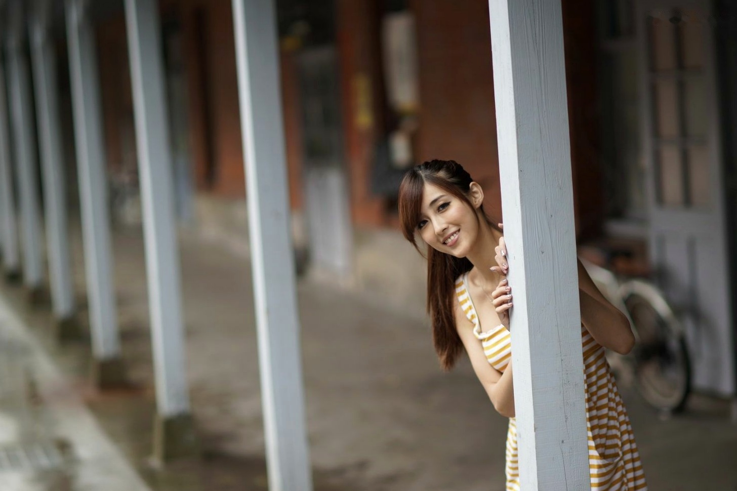 台湾正妹Kila晶晶/金允乔校园美拍:清新纯美针织衫户外写真系列图片