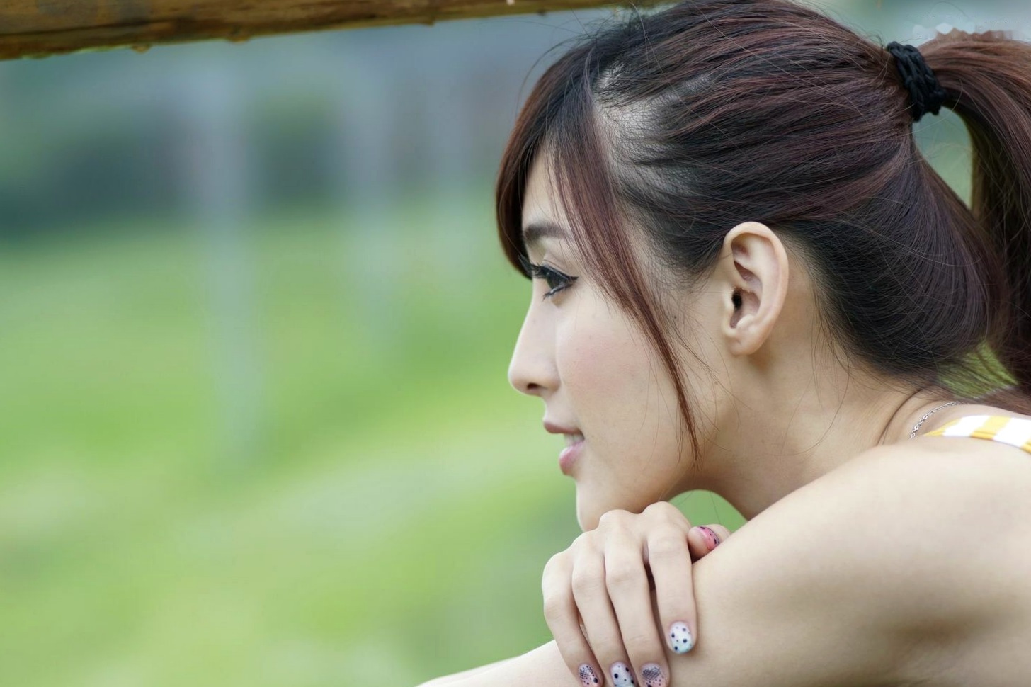 台湾正妹Kila晶晶/金允乔校园美拍:清新纯美针织衫户外写真系列图片