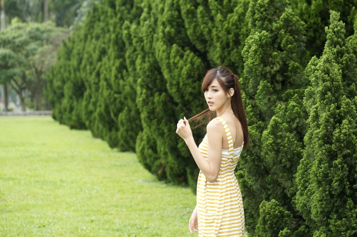 台湾正妹Kila晶晶/金允乔校园美拍:清新纯美针织衫户外写真系列图片