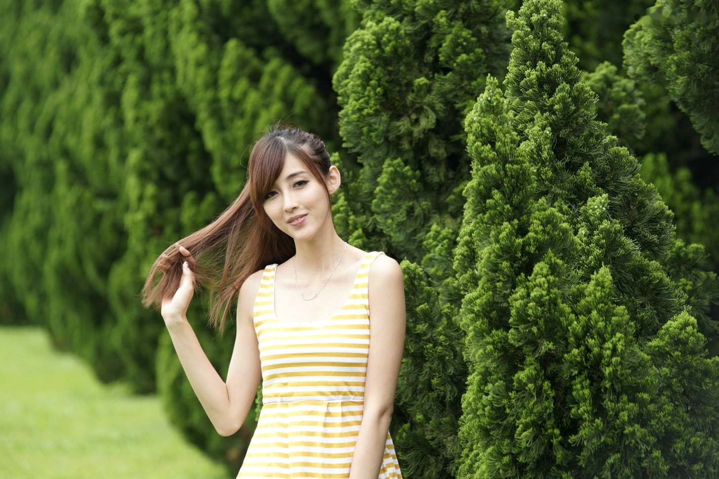 台湾正妹Kila晶晶/金允乔校园美拍:清新纯美针织衫户外写真系列图片