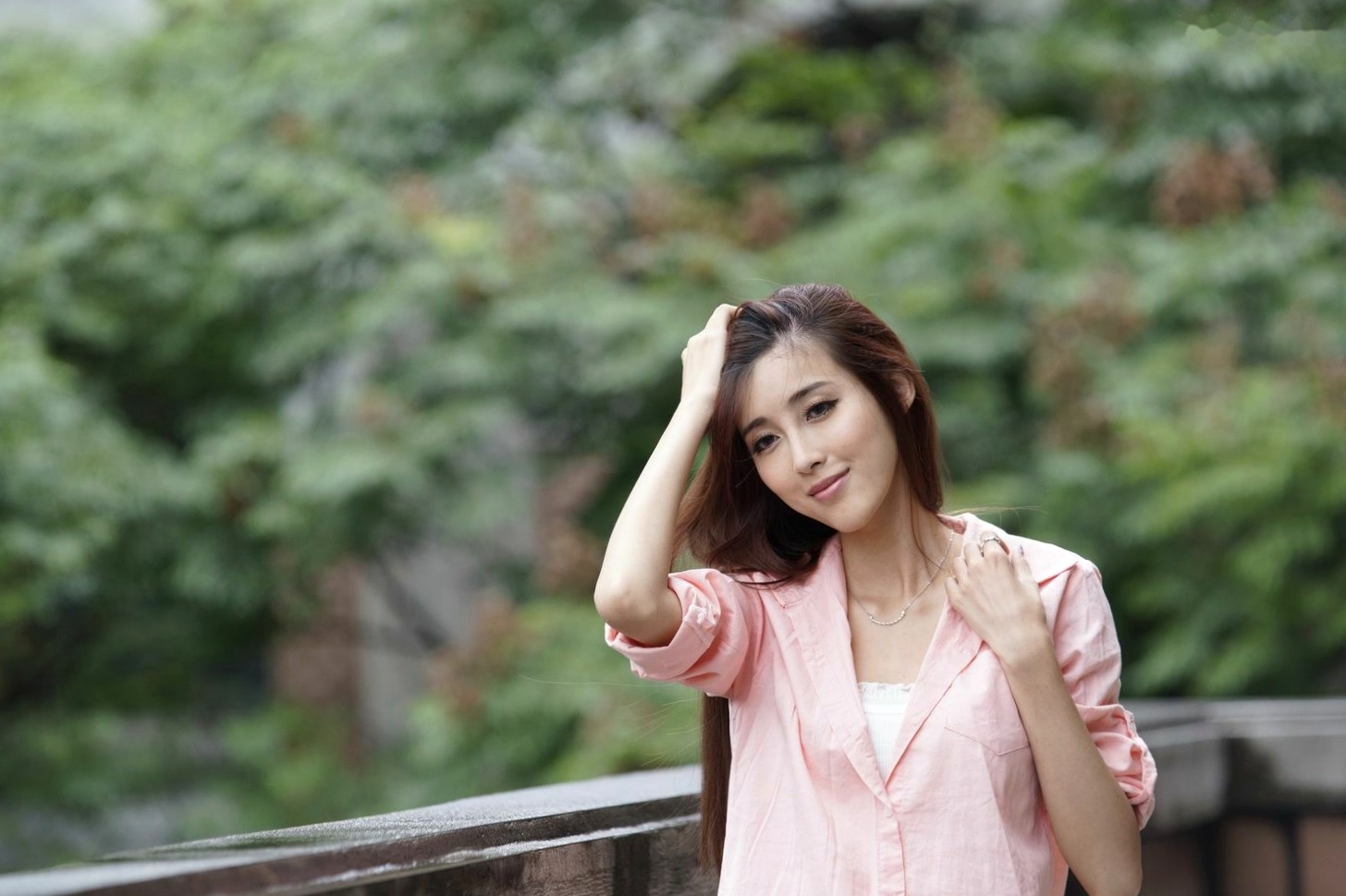 台湾正妹Kila晶晶/金允乔校园美拍:清新纯美针织衫户外写真系列图片