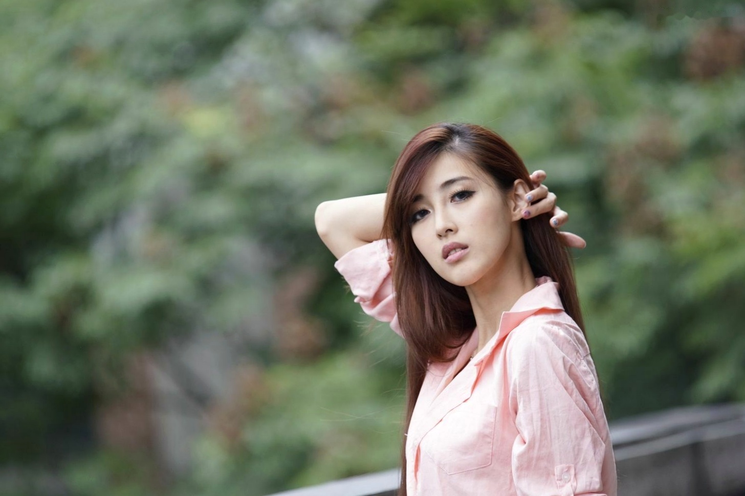 台湾正妹Kila晶晶/金允乔校园美拍:清新纯美针织衫户外写真系列图片