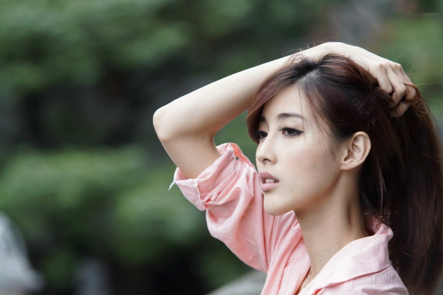 台湾正妹Kila晶晶/金允乔校园美拍:清新纯美针织衫户外写真系列图片