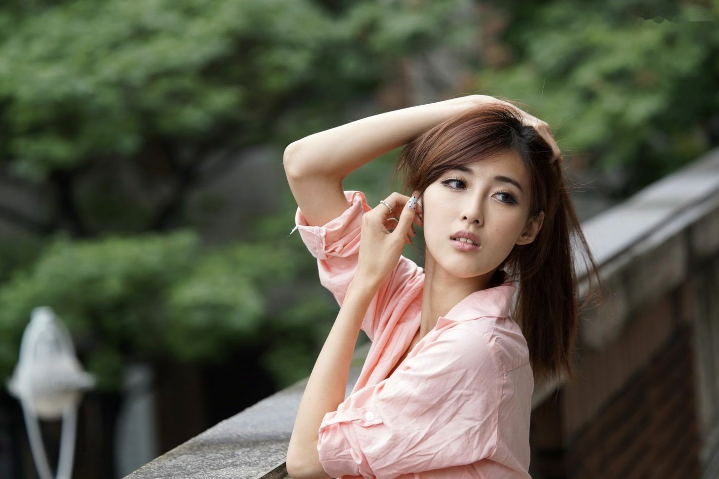 台湾正妹Kila晶晶/金允乔校园美拍:清新纯美针织衫户外写真系列图片