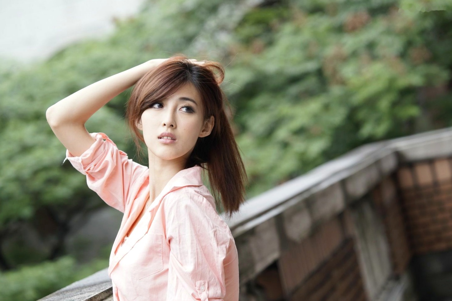 台湾正妹Kila晶晶/金允乔校园美拍:清新纯美针织衫户外写真系列图片