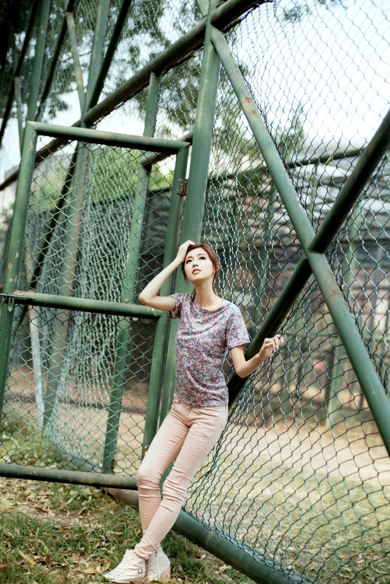 台湾正妹Kila晶晶/金允乔校园美拍:清新纯美针织衫户外写真系列图片