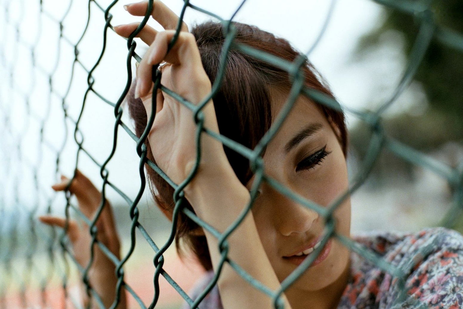 台湾正妹Kila晶晶/金允乔校园美拍:清新纯美针织衫户外写真系列图片