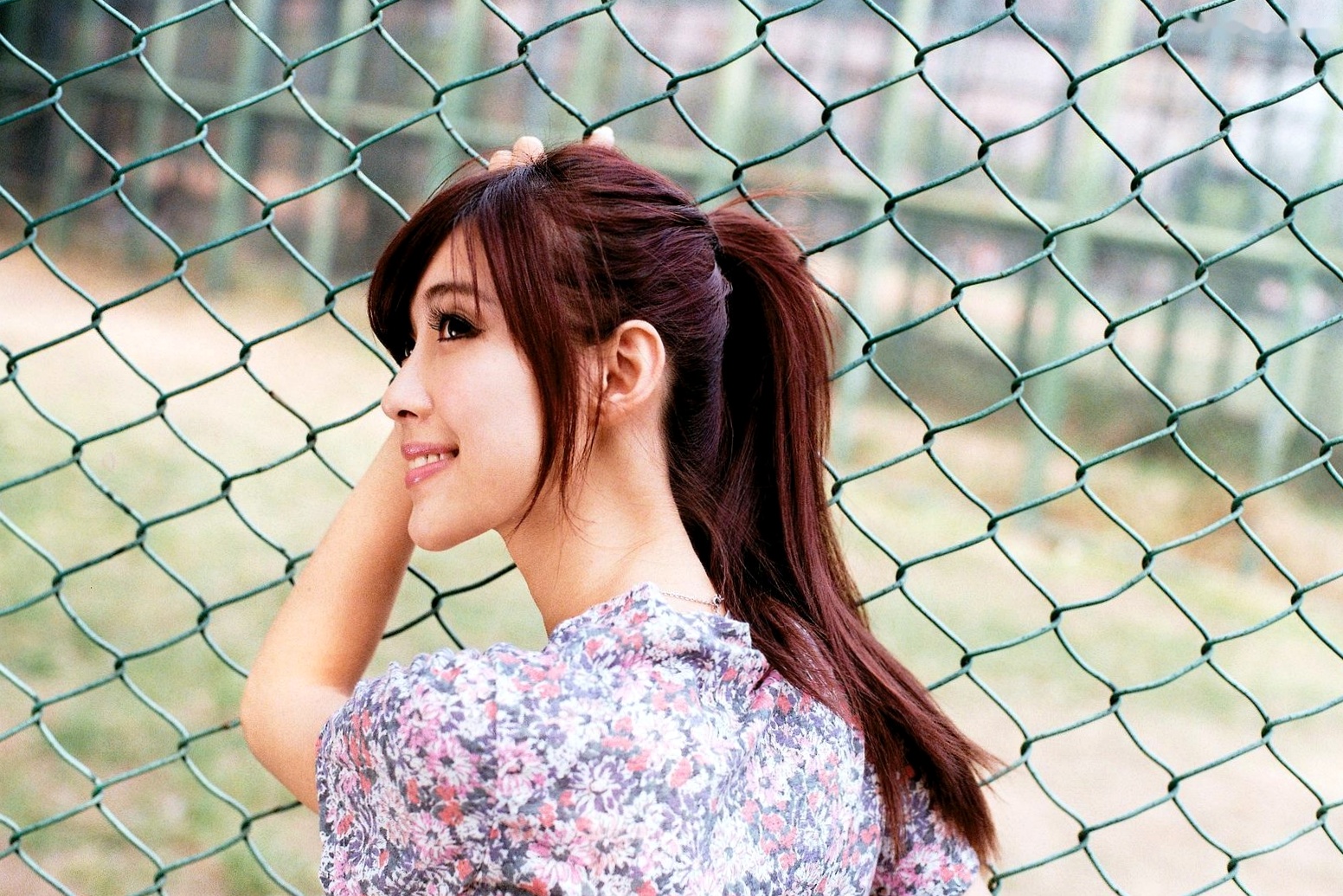 台湾正妹Kila晶晶/金允乔校园美拍:清新纯美针织衫户外写真系列图片