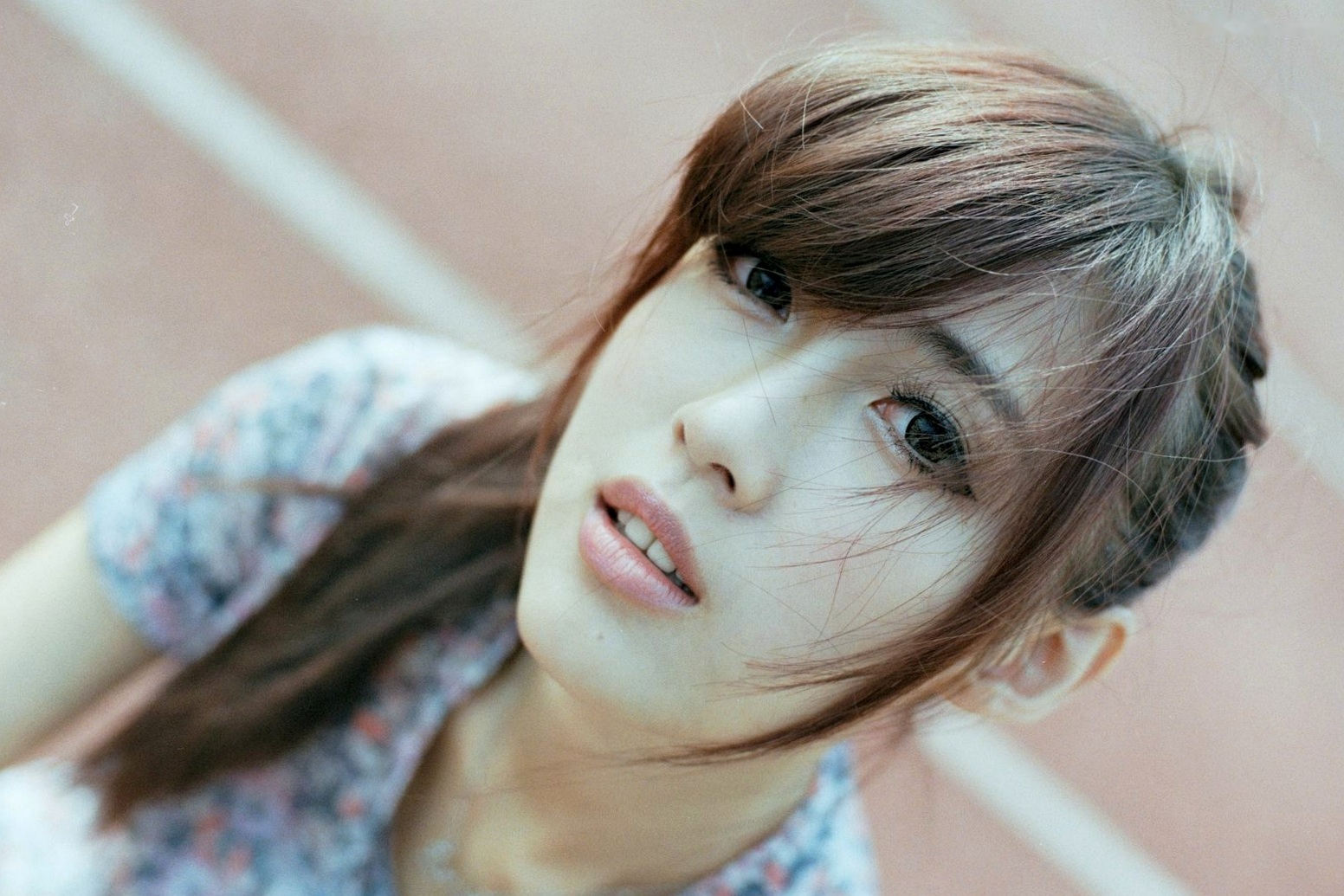台湾正妹Kila晶晶/金允乔校园美拍:清新纯美针织衫户外写真系列图片