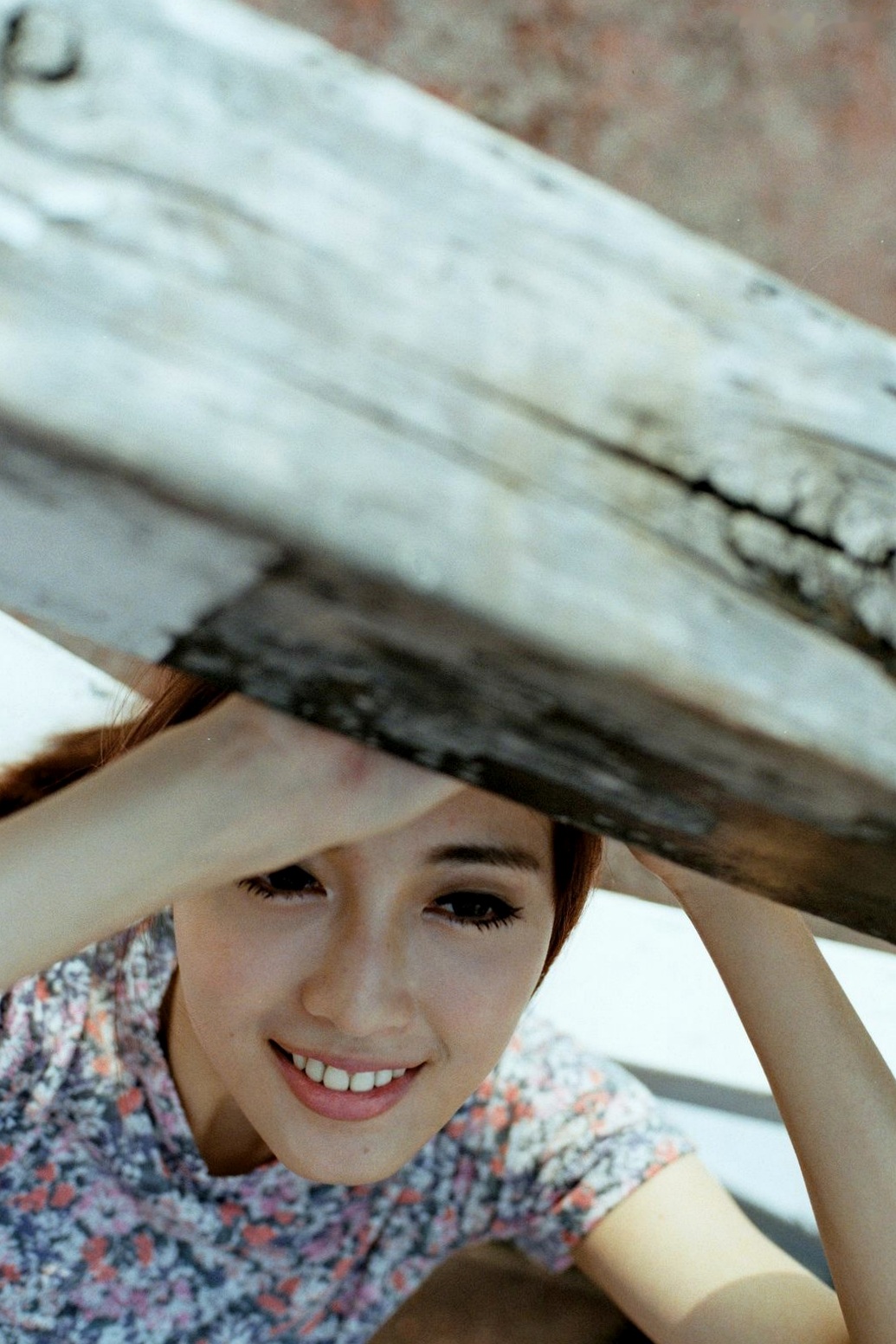 台湾正妹Kila晶晶/金允乔校园美拍:清新纯美针织衫户外写真系列图片