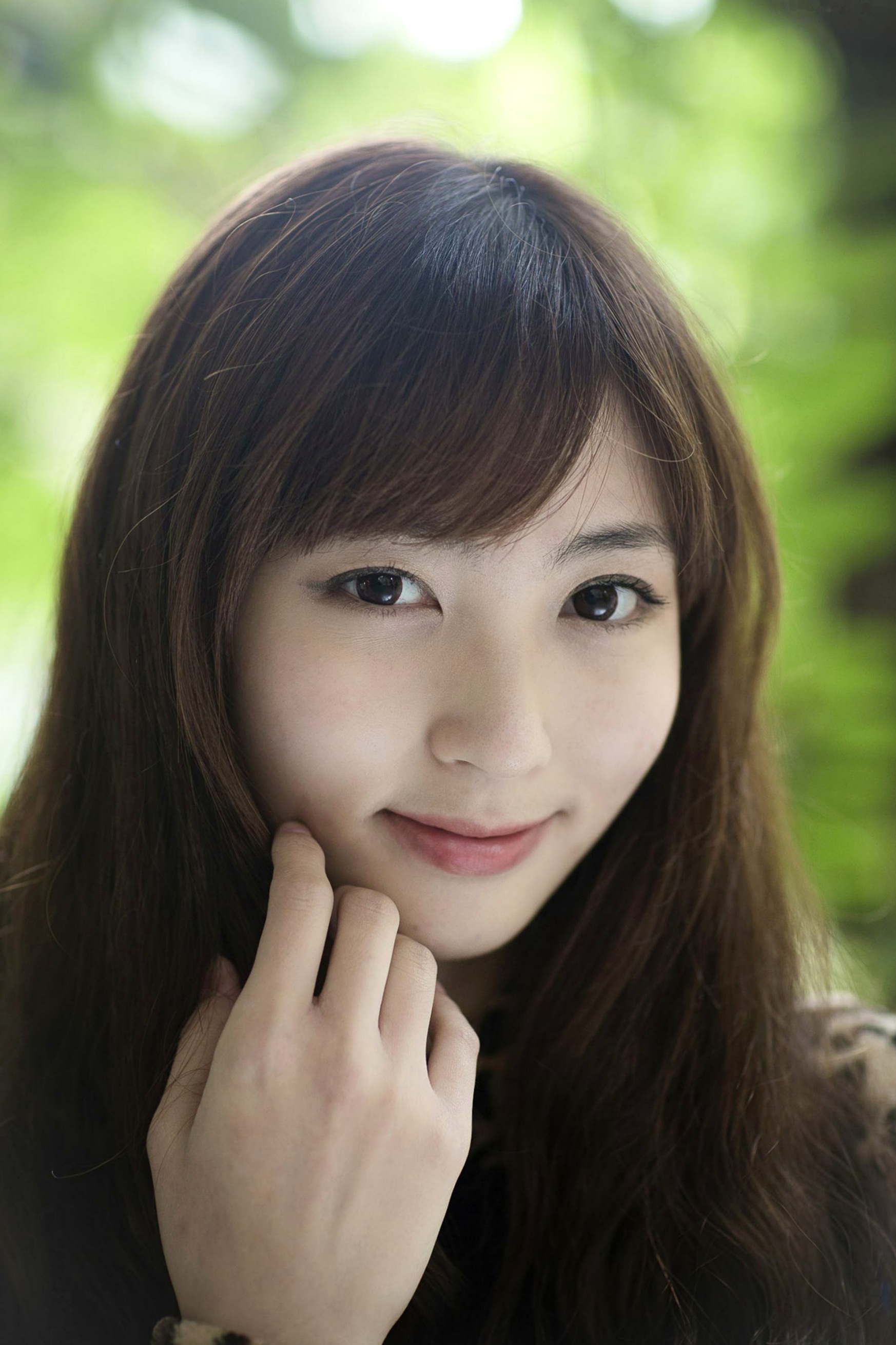 台湾正妹艾薇《台大外拍》清新校园生活写真,治愈系甜美邻家女孩户外花径美拍