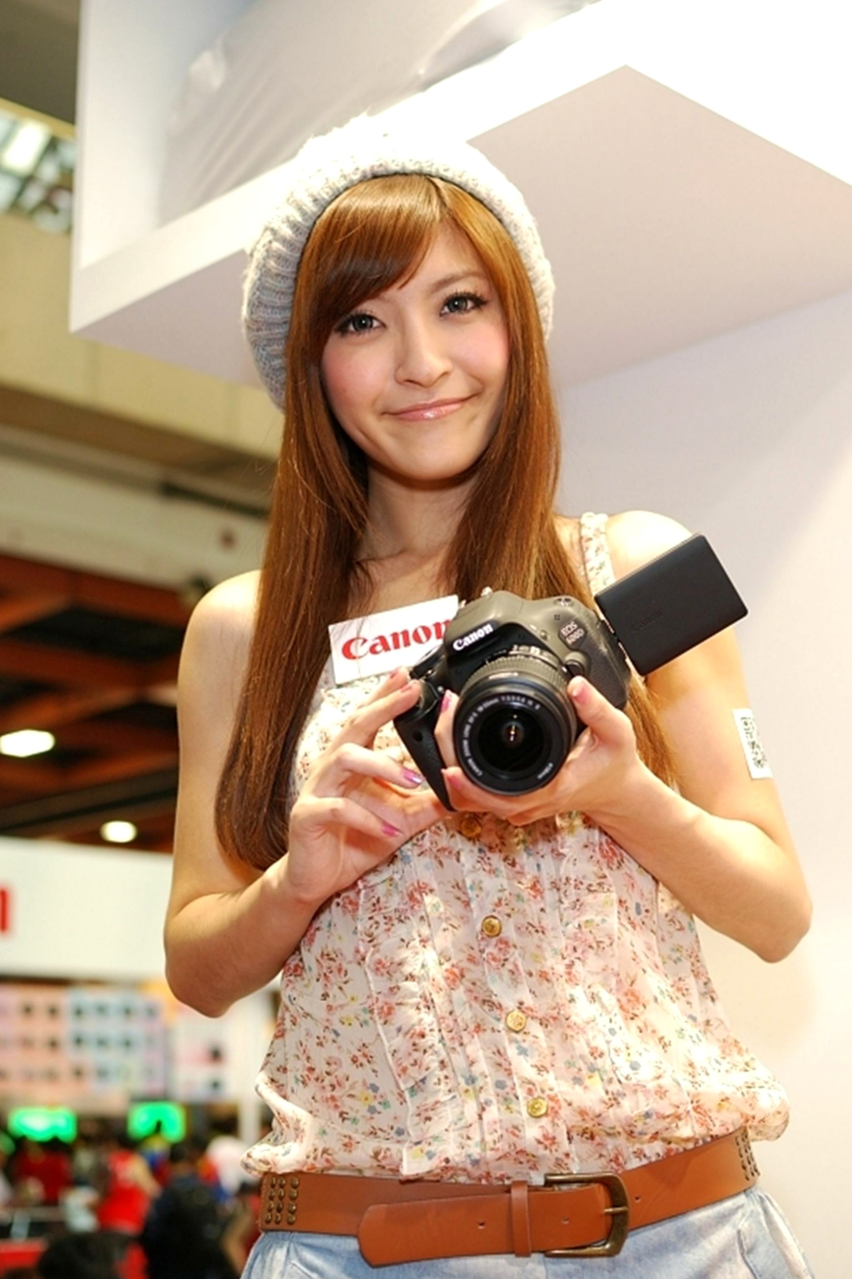 台湾正妹蓓蓓《春季电脑展》Showgirl写真集:清纯甜美,笑容治愈