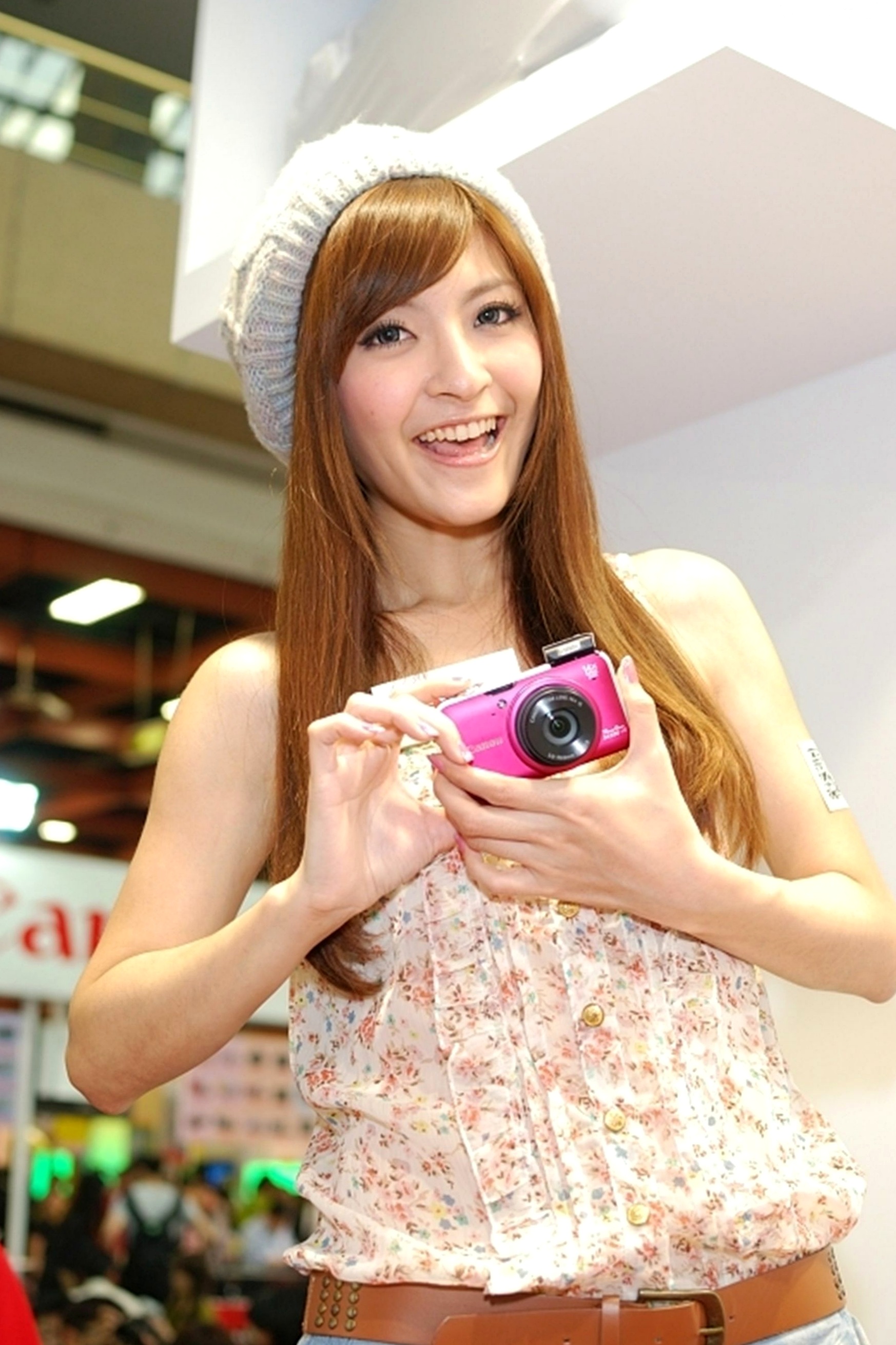 台湾正妹蓓蓓《春季电脑展》Showgirl写真集:清纯甜美,笑容治愈