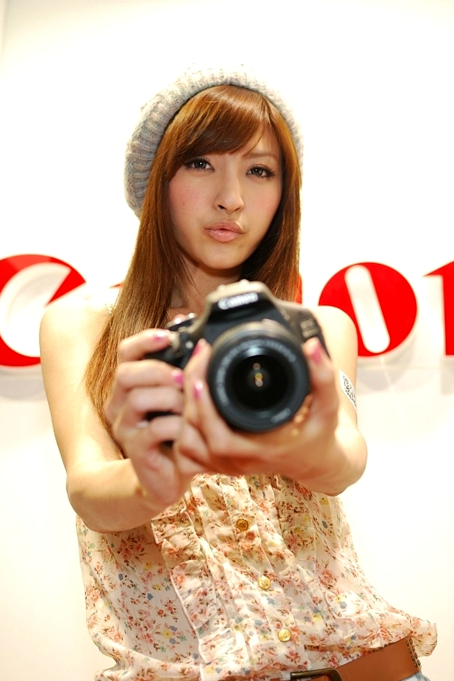 台湾正妹蓓蓓《春季电脑展》Showgirl写真集:清纯甜美,笑容治愈