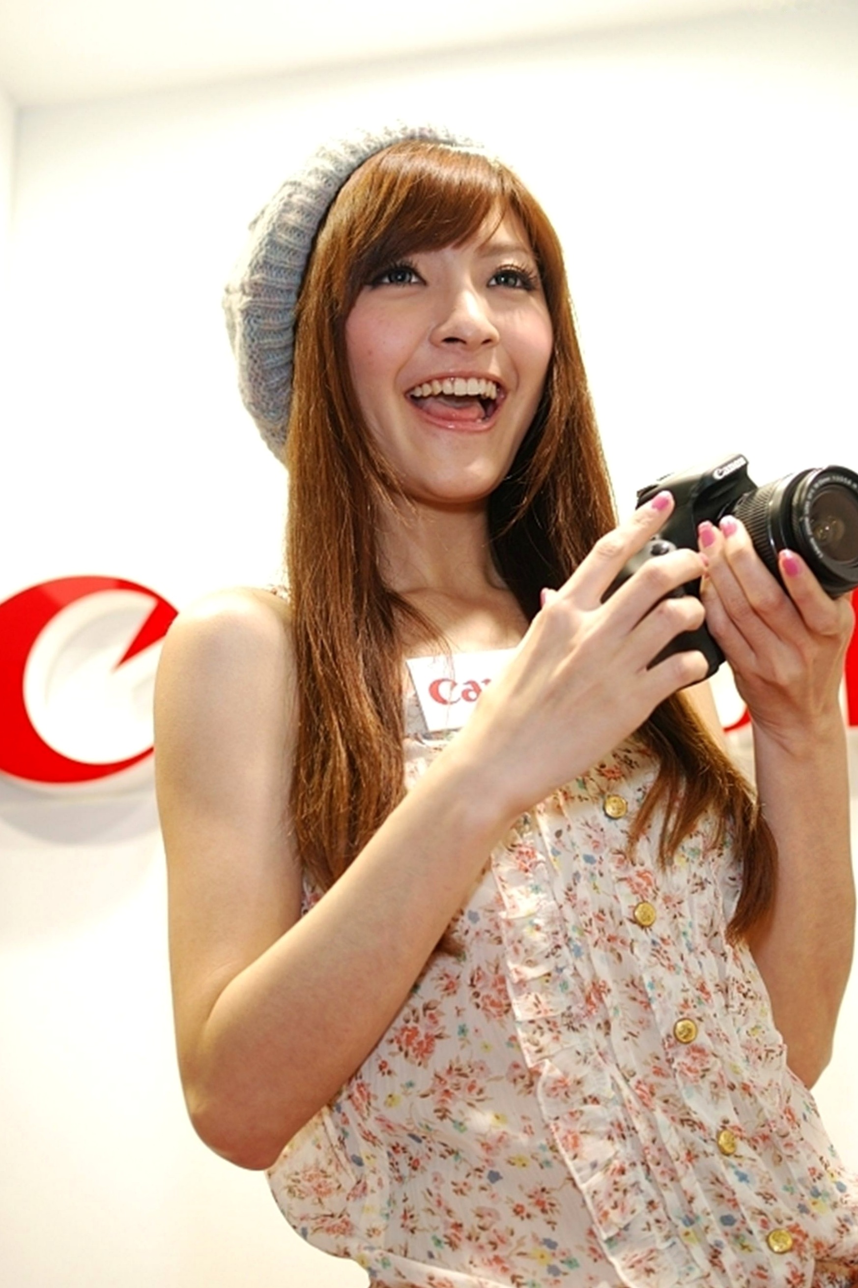 台湾正妹蓓蓓《春季电脑展》Showgirl写真集:清纯甜美,笑容治愈